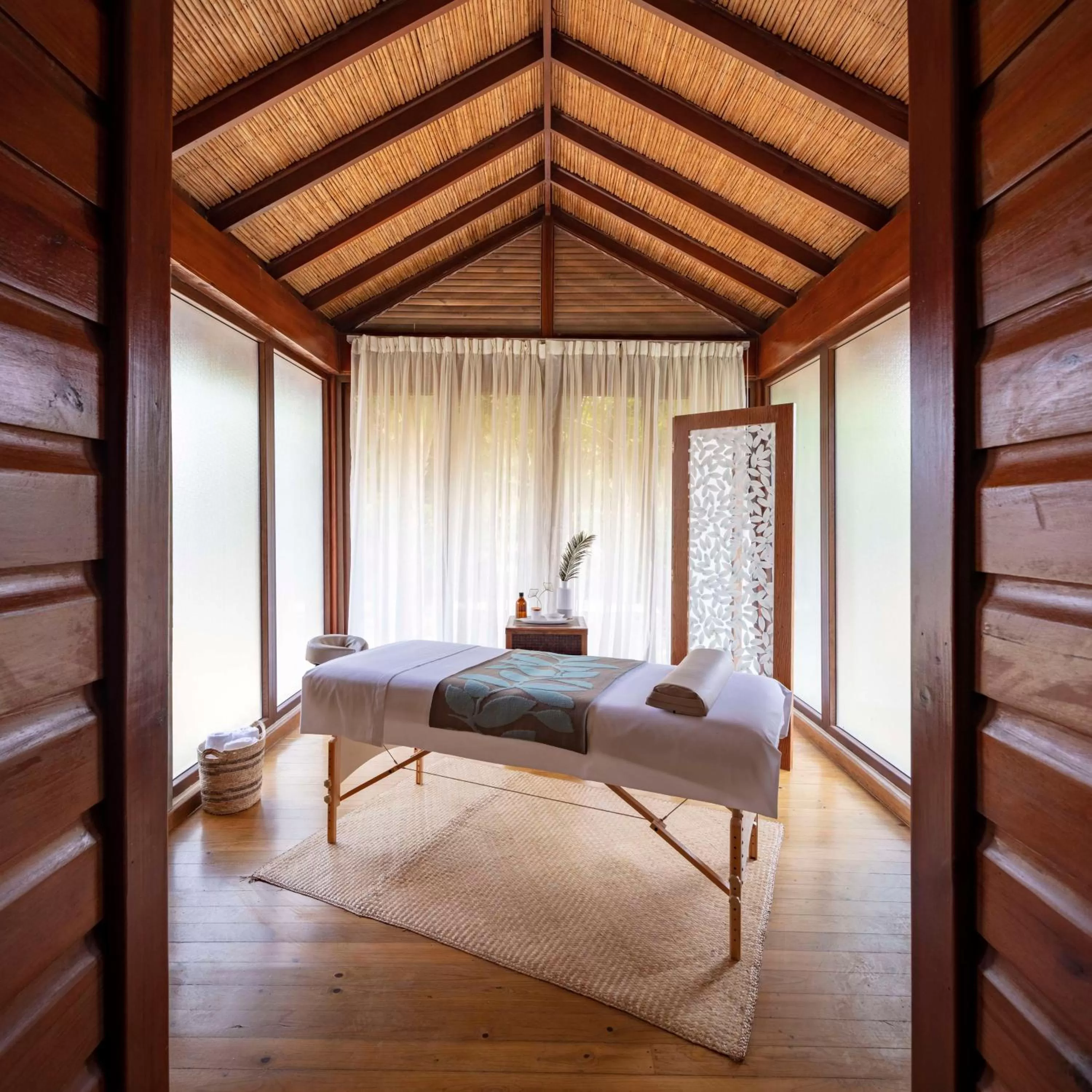 Spa and wellness centre/facilities, Bed in Indura Beach & Golf Resort Curio Collection By Hilton