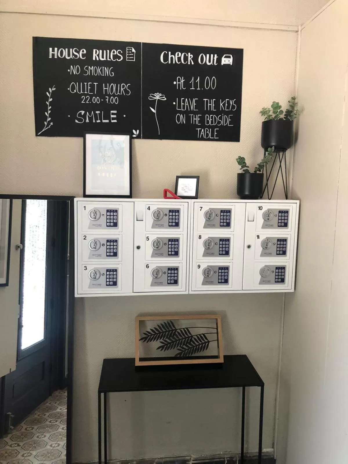 Facade/entrance in Hotel Entree - Canal View Bruges