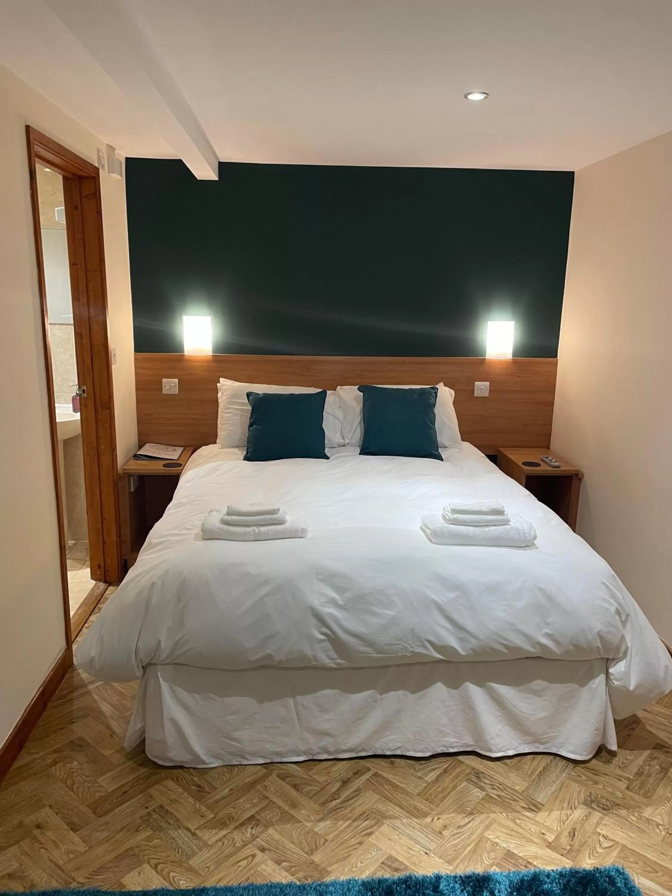 Bedroom, Bed in The King Alfred