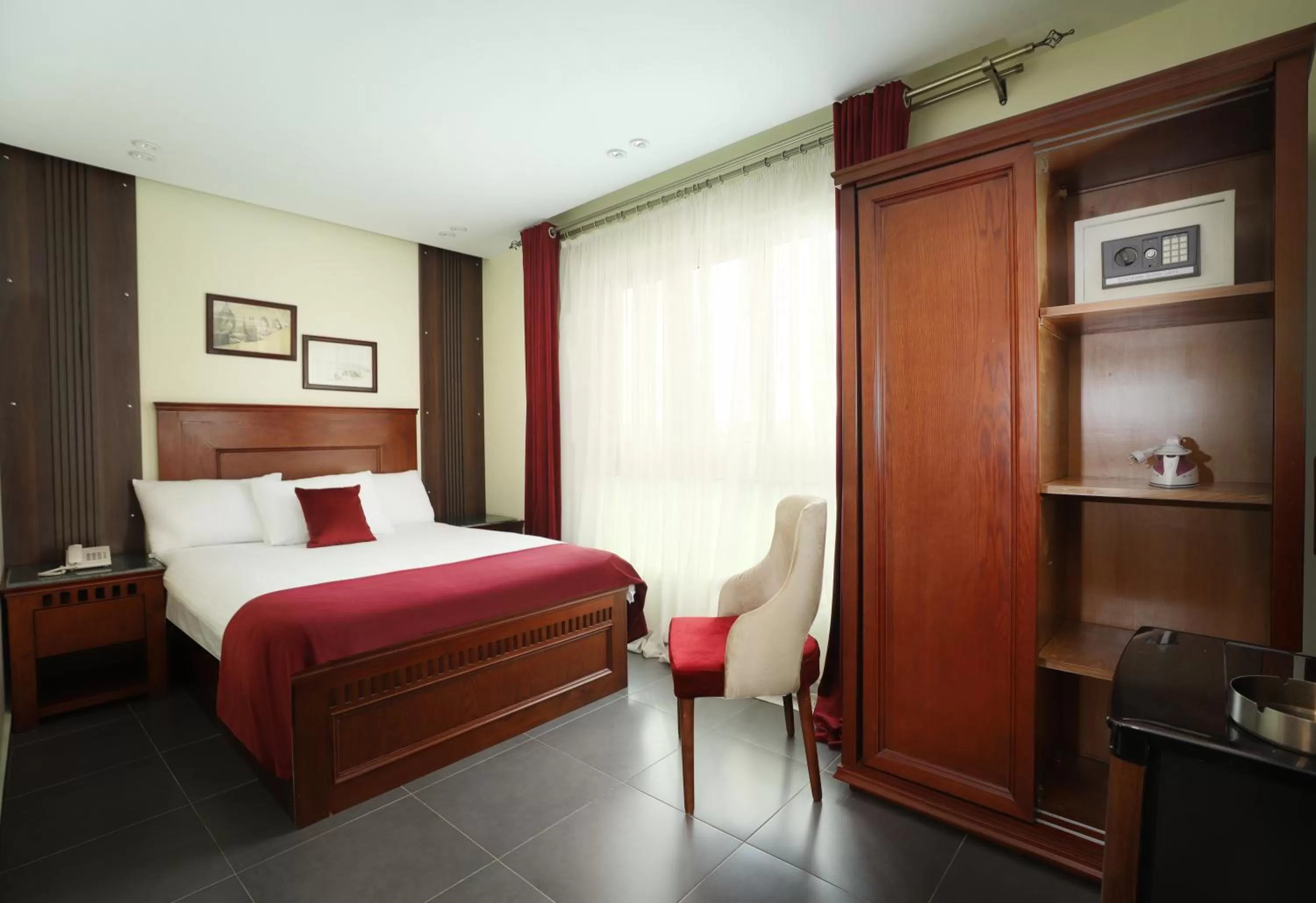 Bed in Brothers Pyramids View Hotel