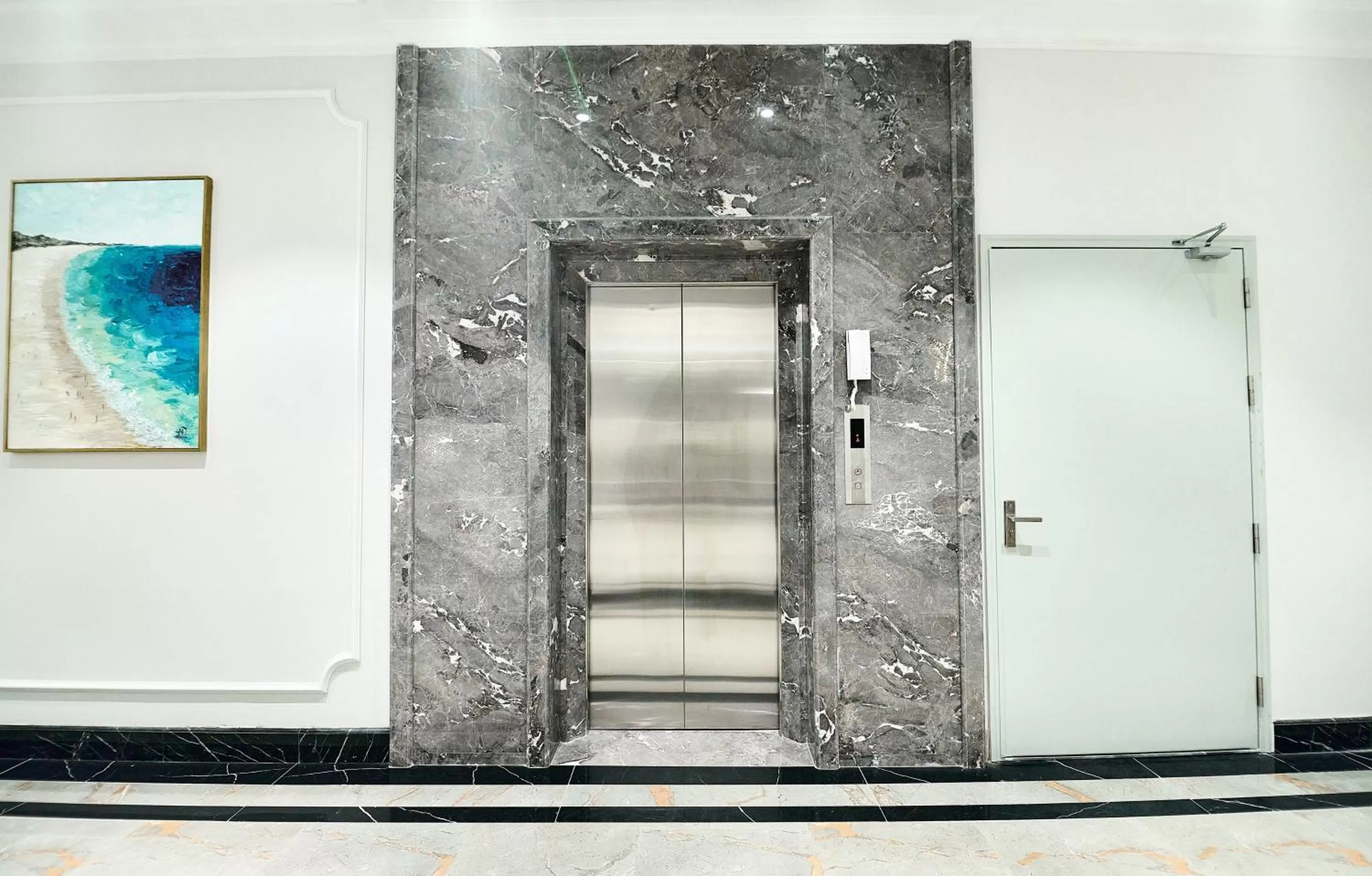 elevator in The Yen Residences Halong