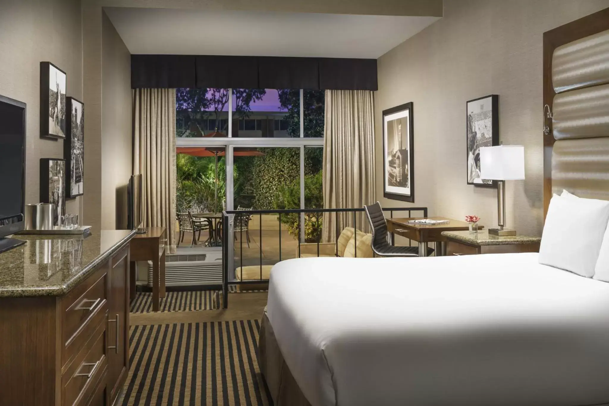 King Room with Garden View in USC Hotel King Room with Garden View in USC Hotel