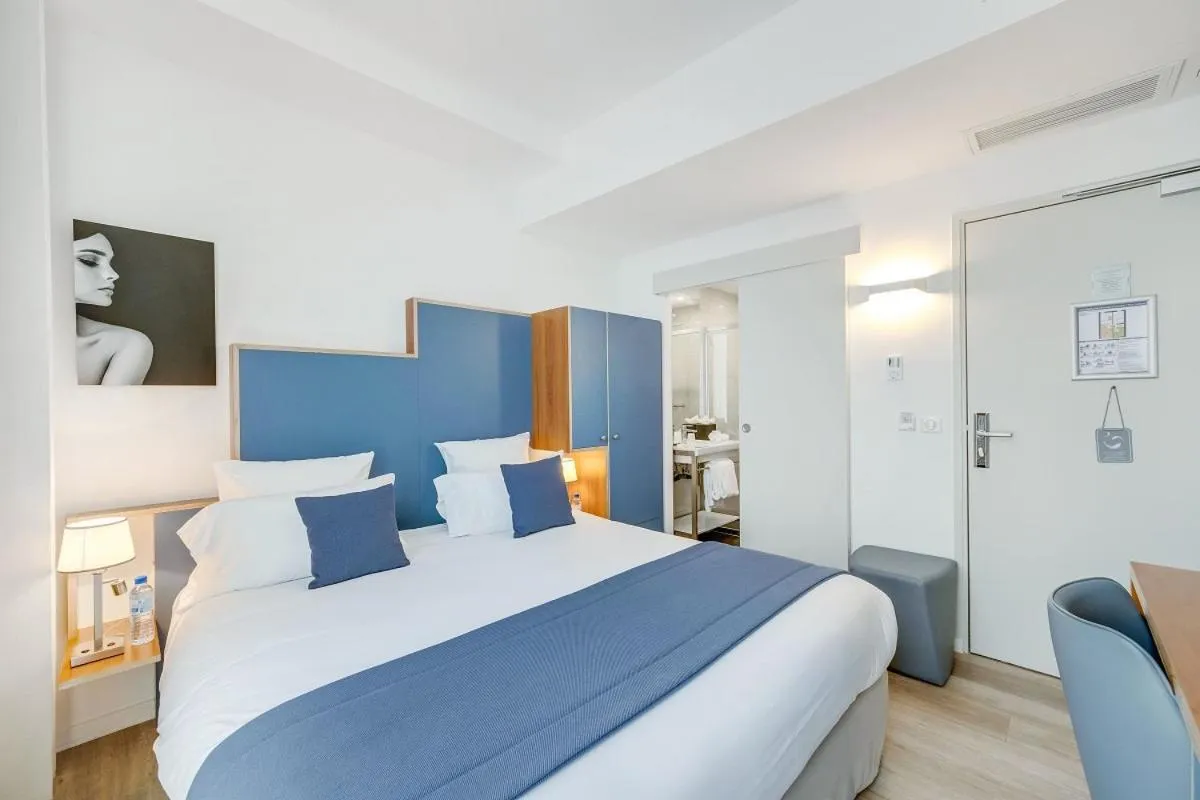 Bed in Hôtel Villa Eiffel Mademoiselle