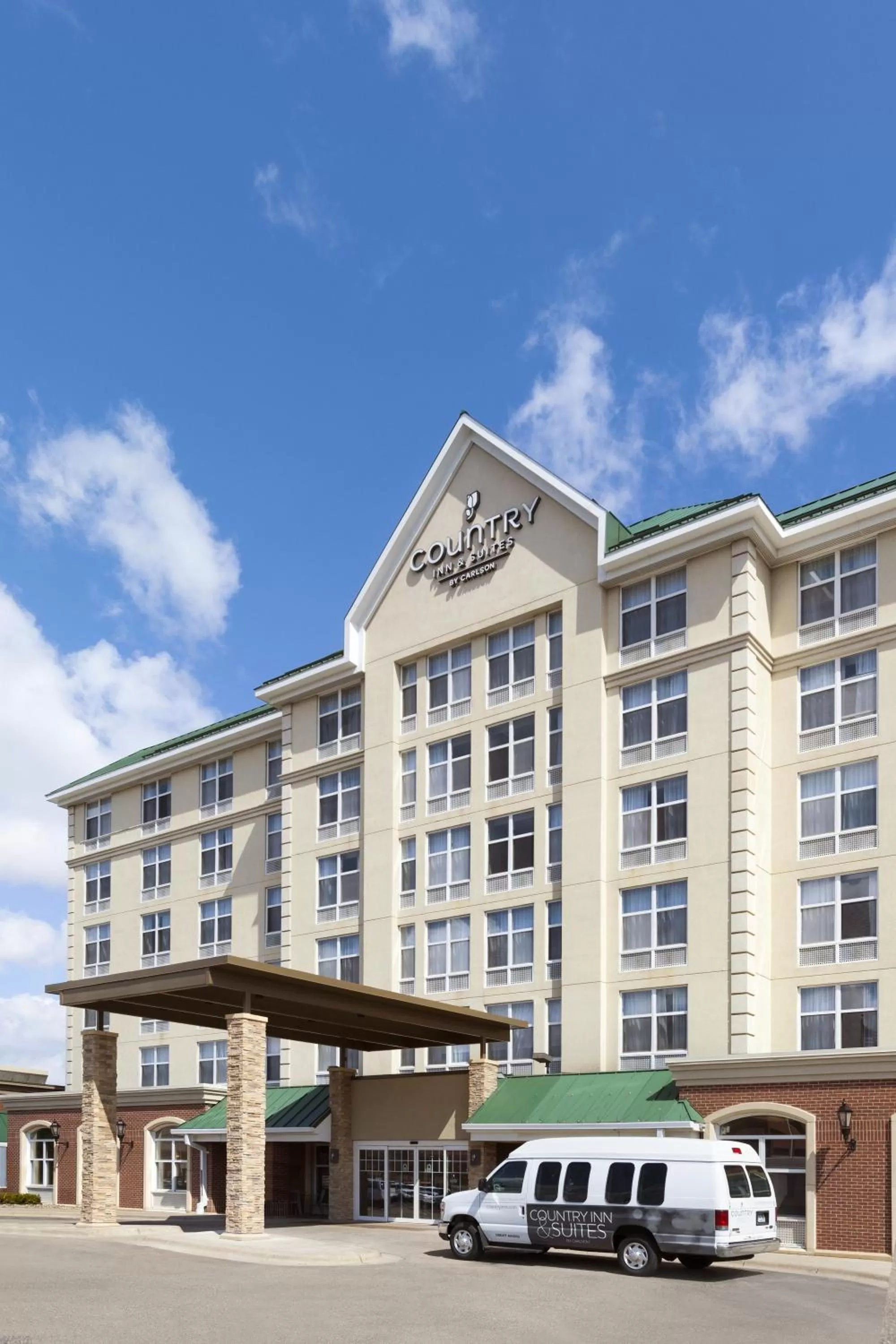 Property building in Country Inn & Suites by Radisson, Bloomington at Mall of America, MN