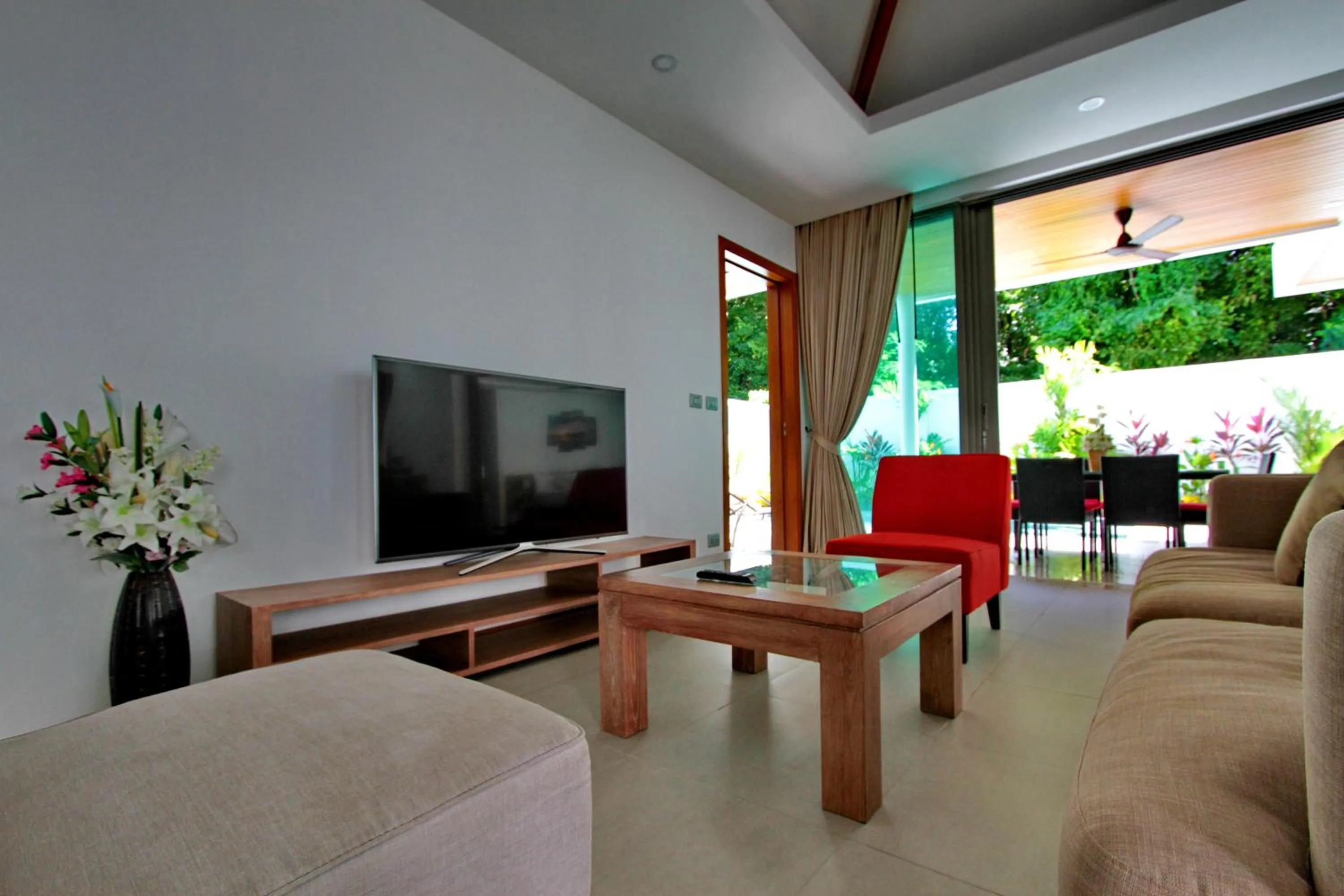 Living room in Ya Nui Beach Villas