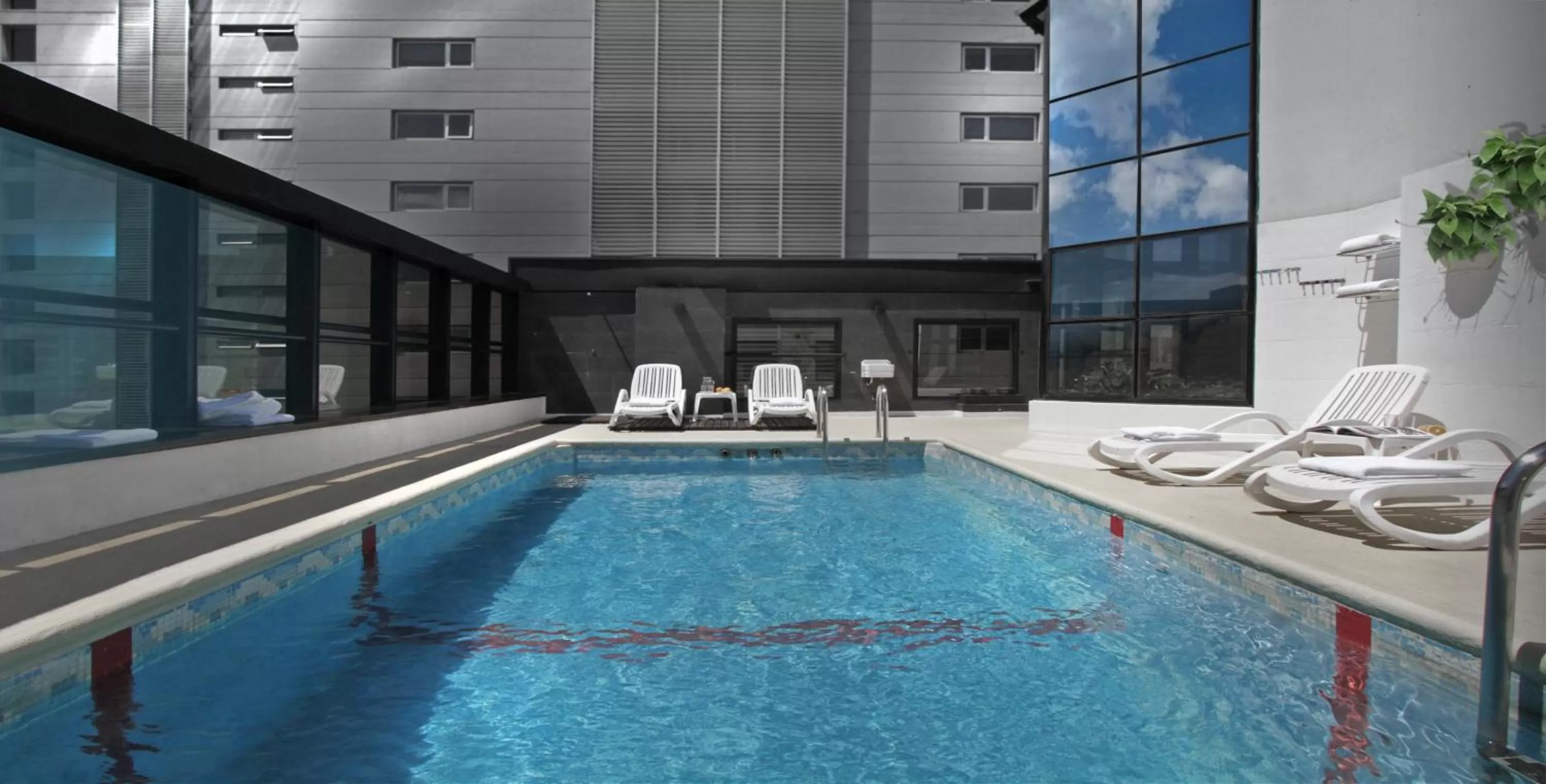 Swimming pool in Ramada by Wyndham Buenos Aires Centro