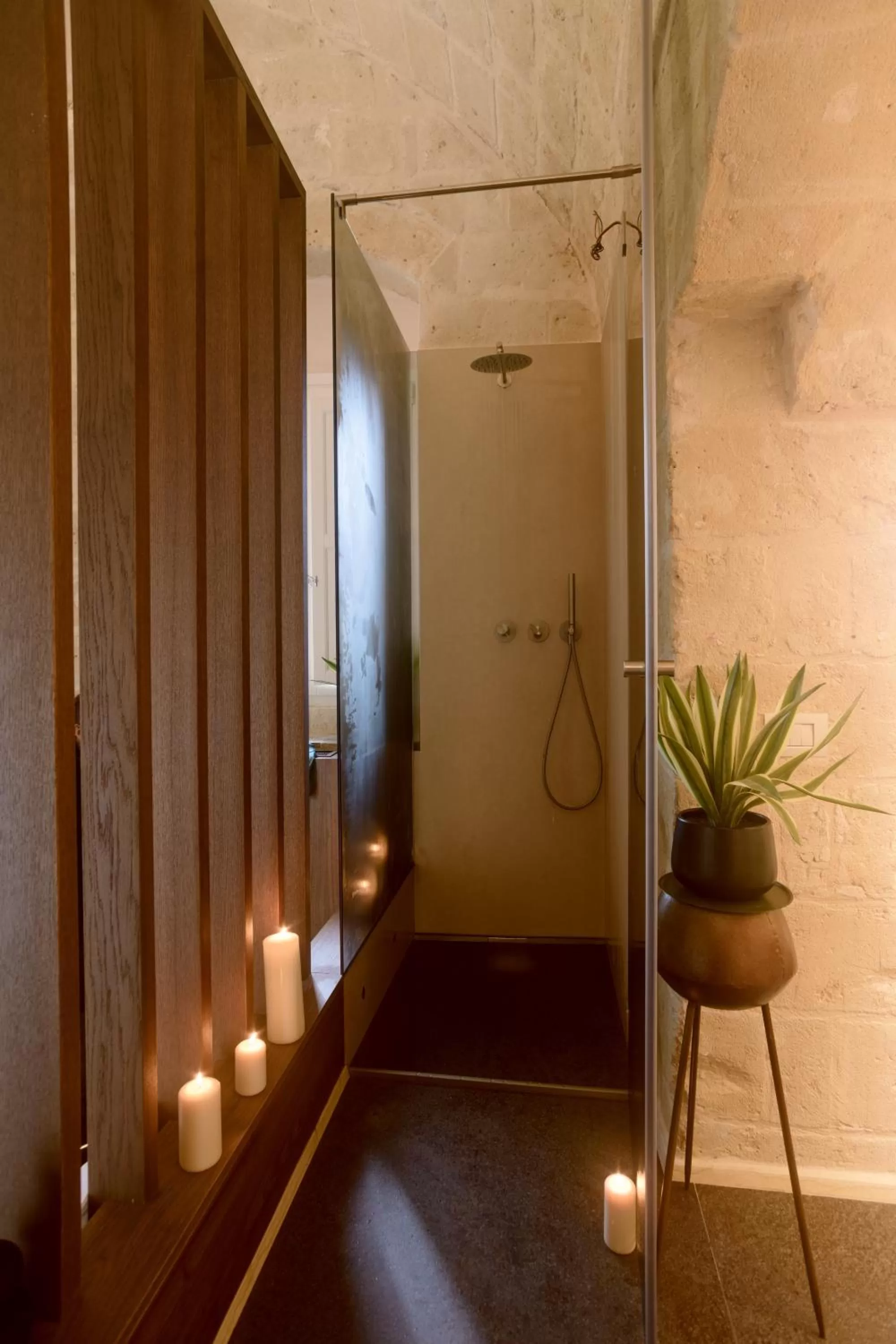 Shower in Le Malve Cave Retreat