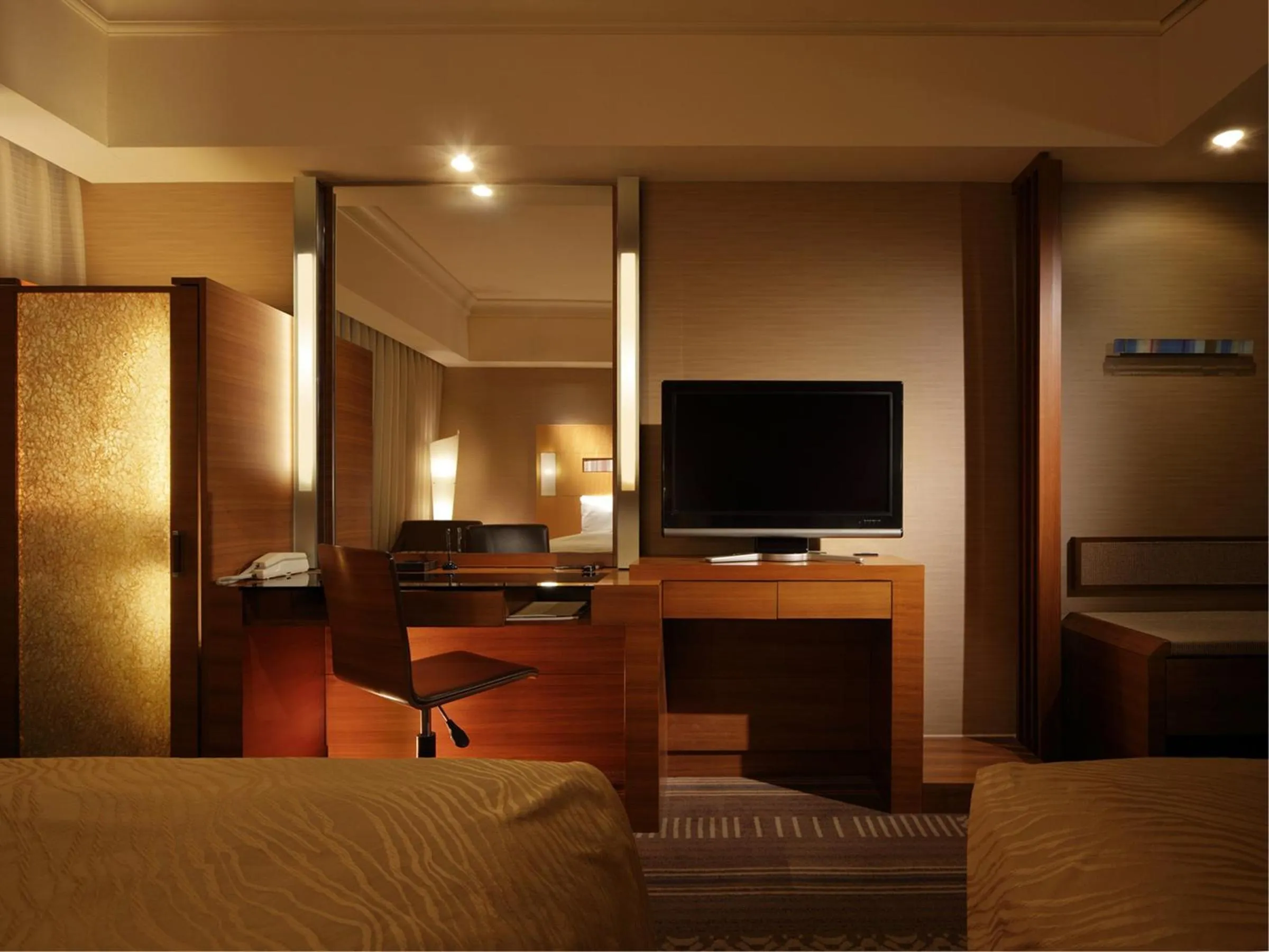 Photo of the whole room, Bed in Hotel Okura Fukuoka