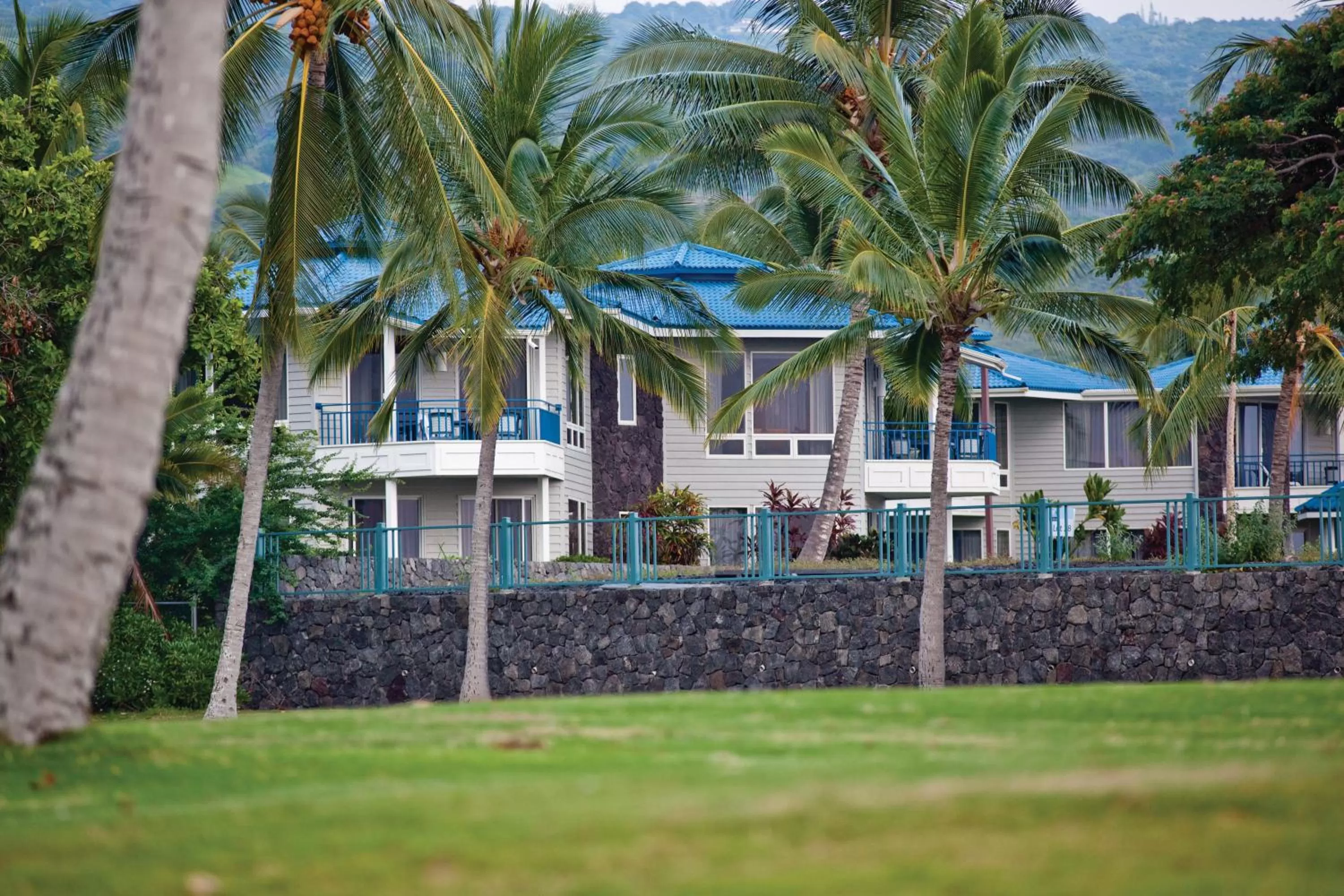 Property building in Holua Resort