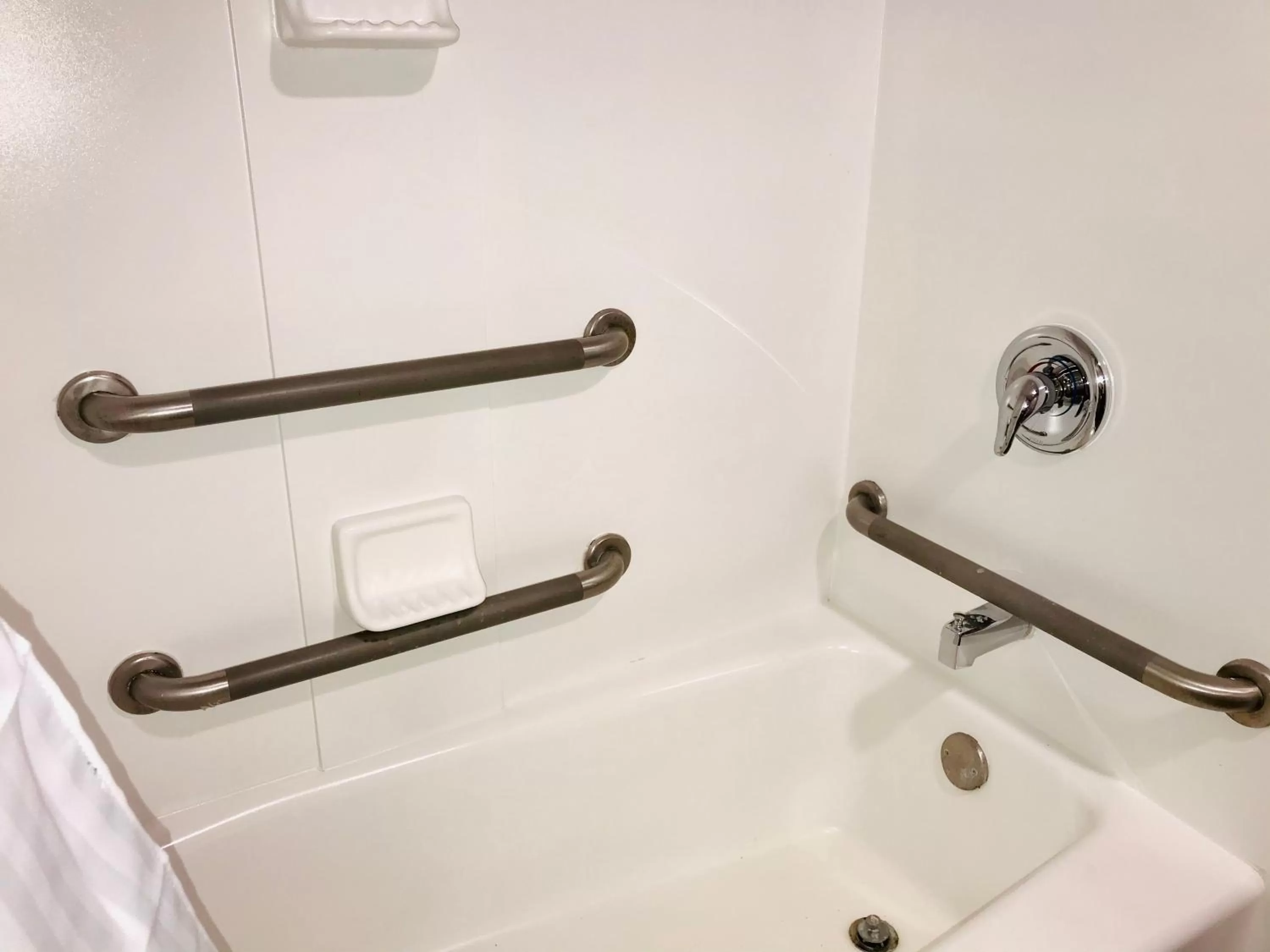 Bathroom in Studio 6 Dublin, Ga