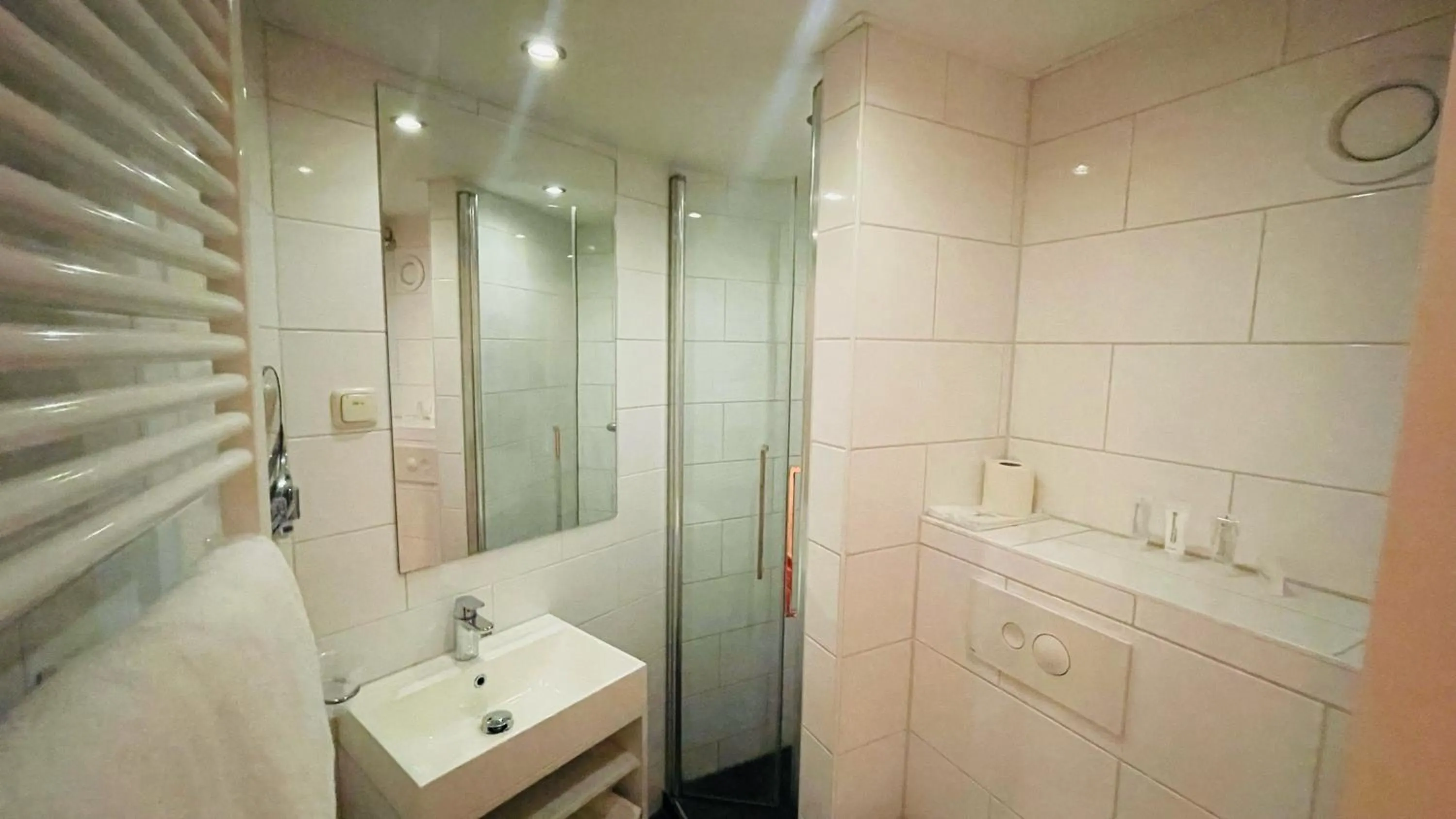 Bathroom in Prinsengracht Hotel