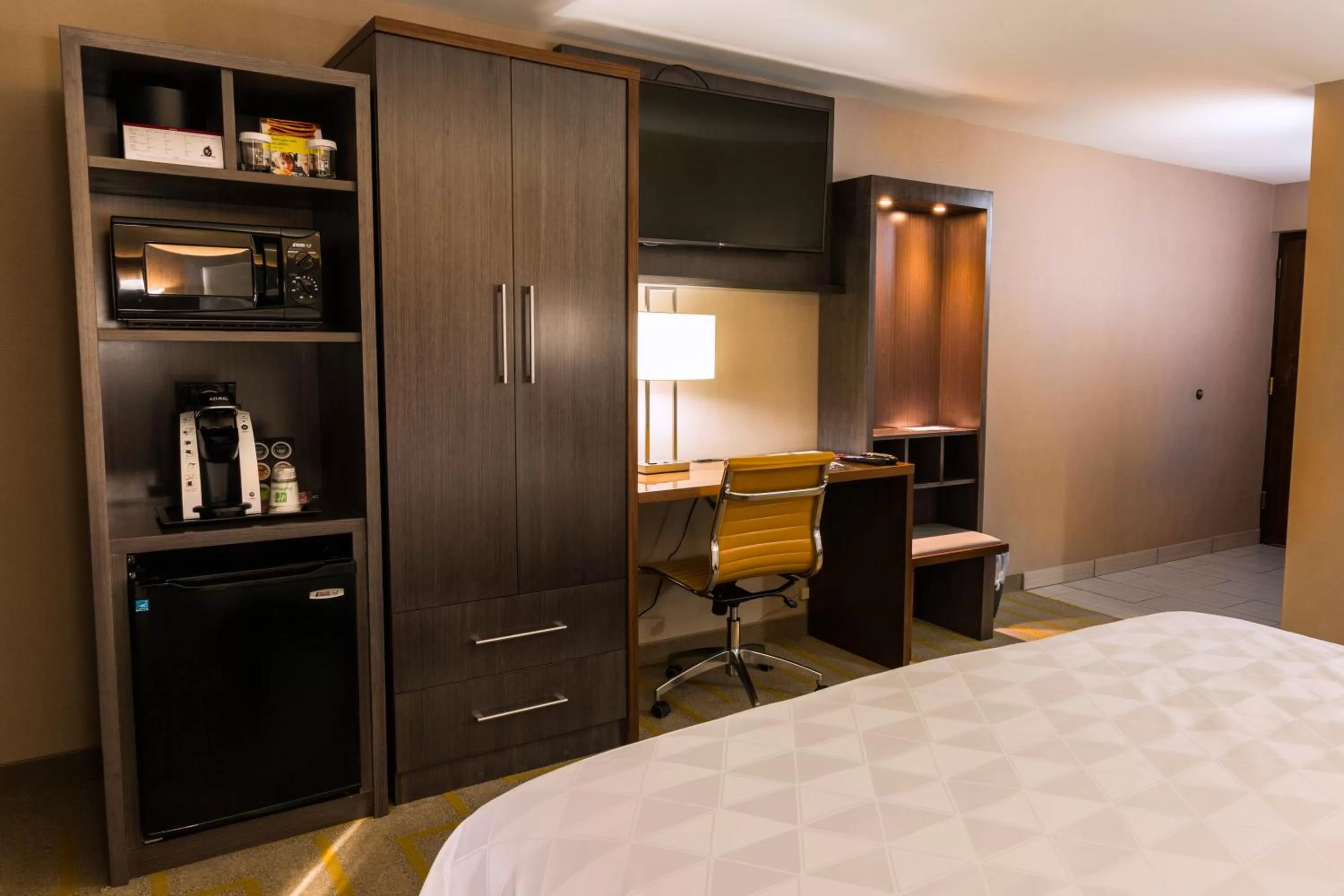 Standard  Room in Holiday Inn Chicago SW-Countryside ConfCtr, an IHG Hotel