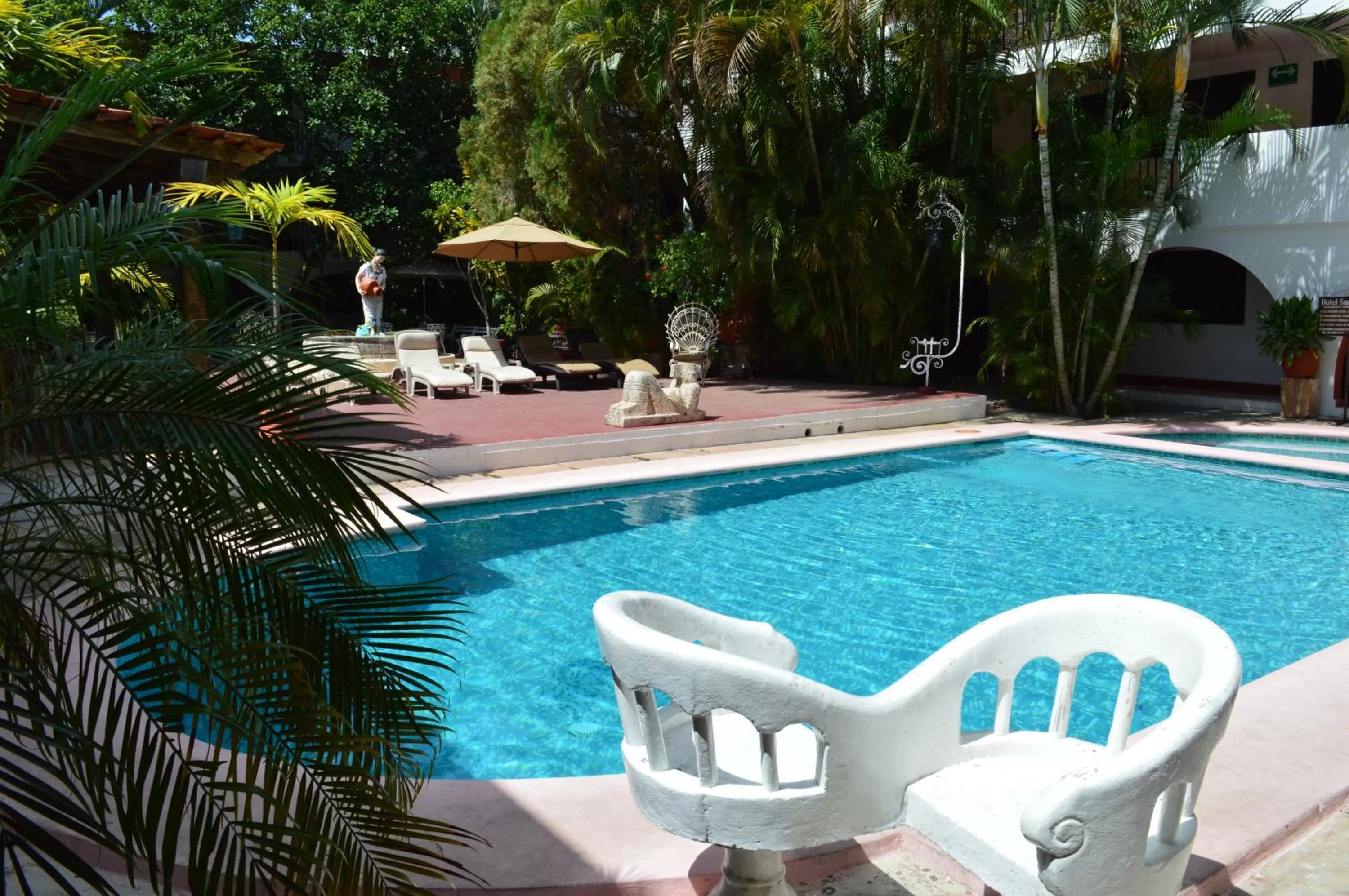 Swimming pool in Hotel San Clemente