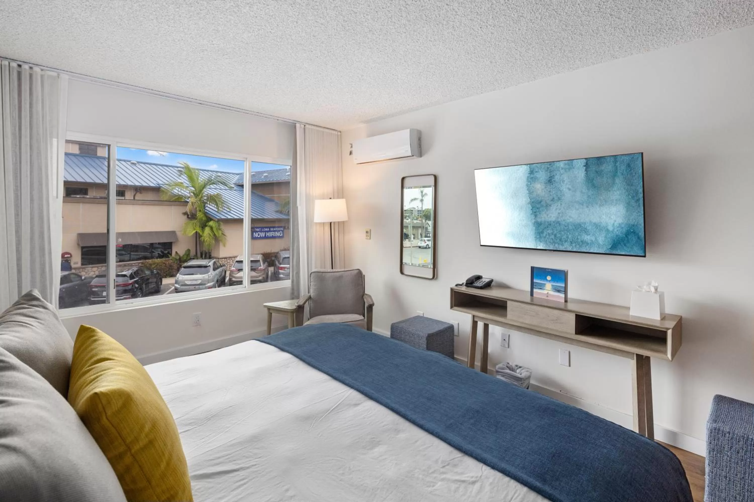 Bedroom, Bed in Sea Harbor Hotel - San Diego