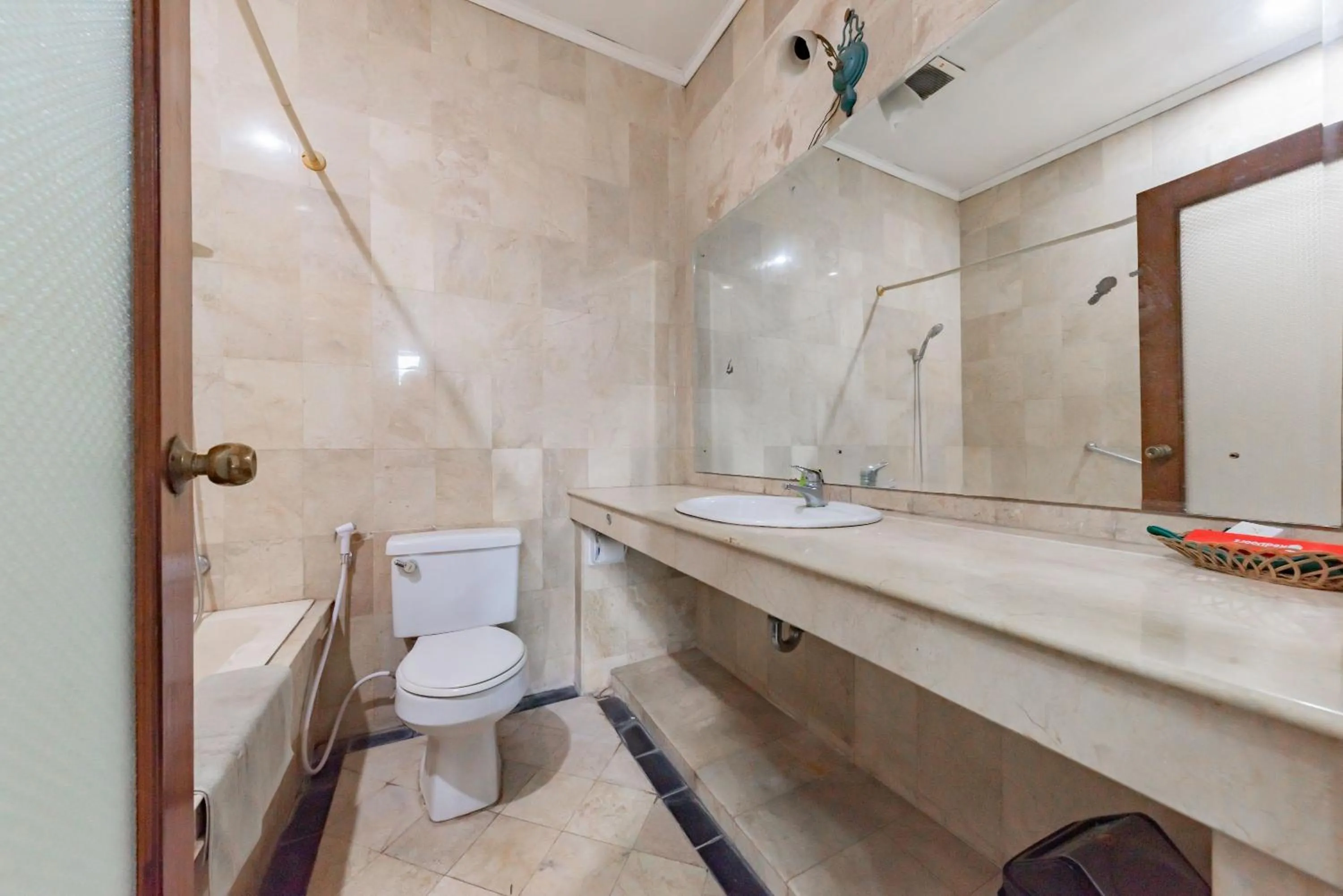 Bathroom in Urbanview De Ethnic Hotel Bandung by RedDoorz