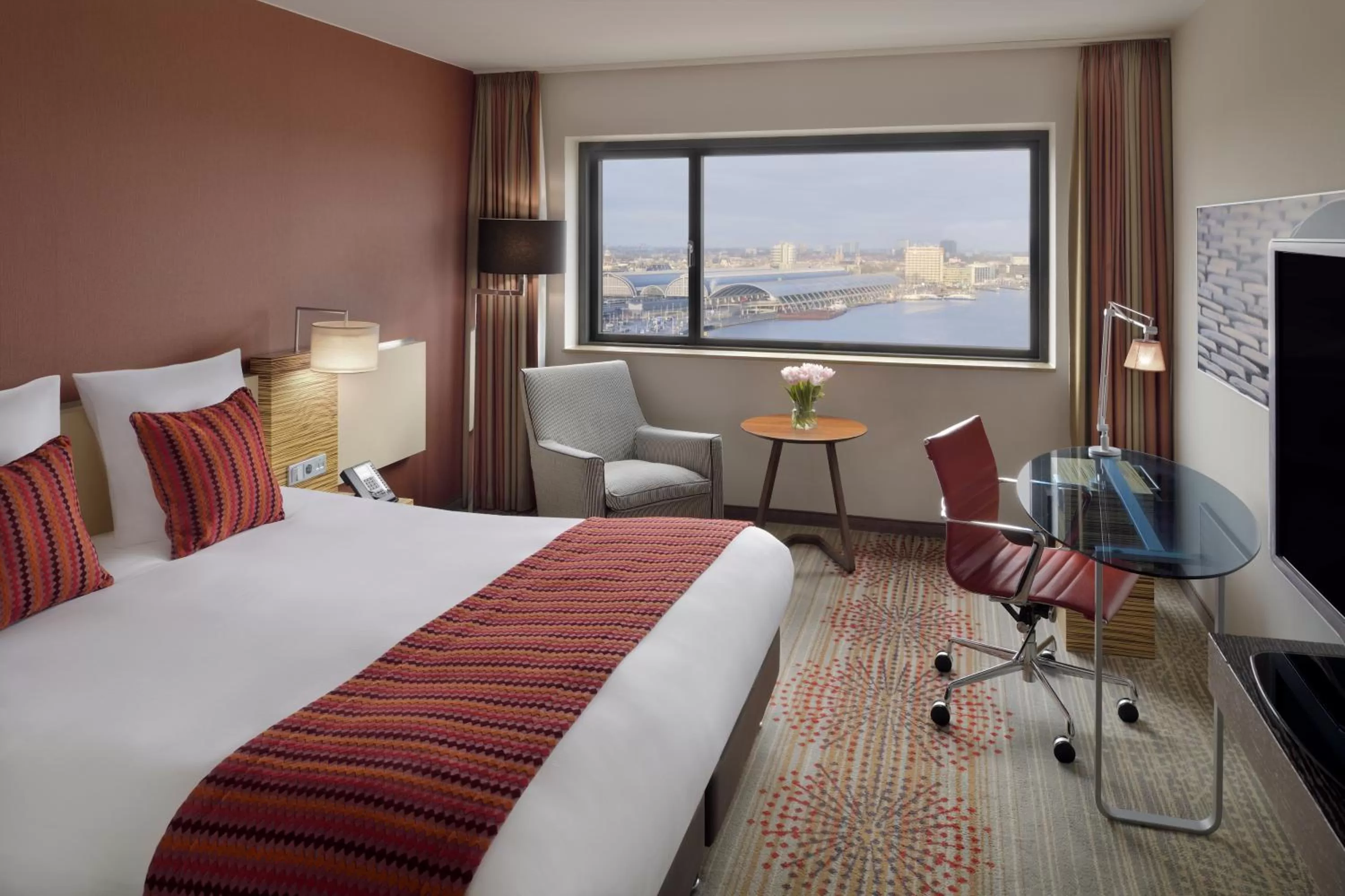 Photo of the whole room, Bed in Mövenpick Hotel Amsterdam City Centre