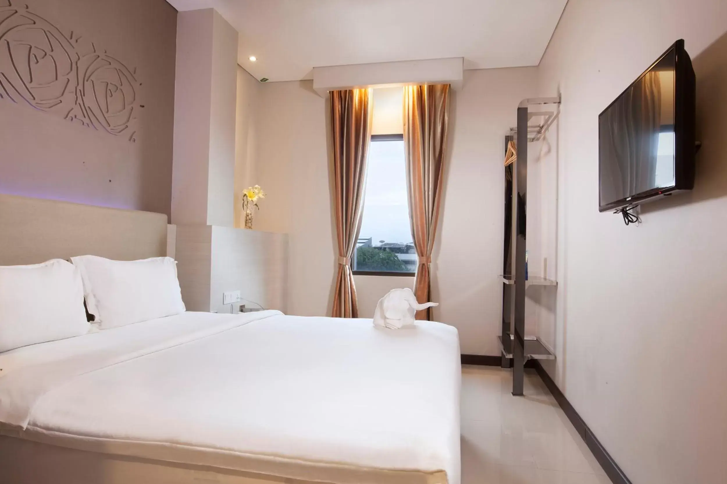 Superior Queen Room in Verse Lite Hotel Gajah Mada Superior Queen Room in Verse Lite Hotel Gajah Mada