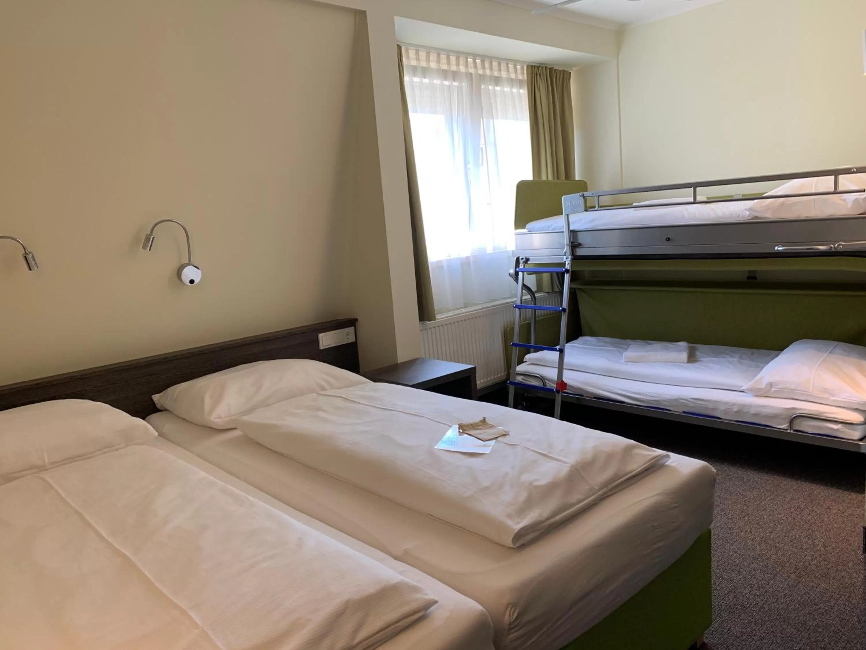 Photo of the whole room, Bunk Bed in Behringers City Hotel Nürnberg