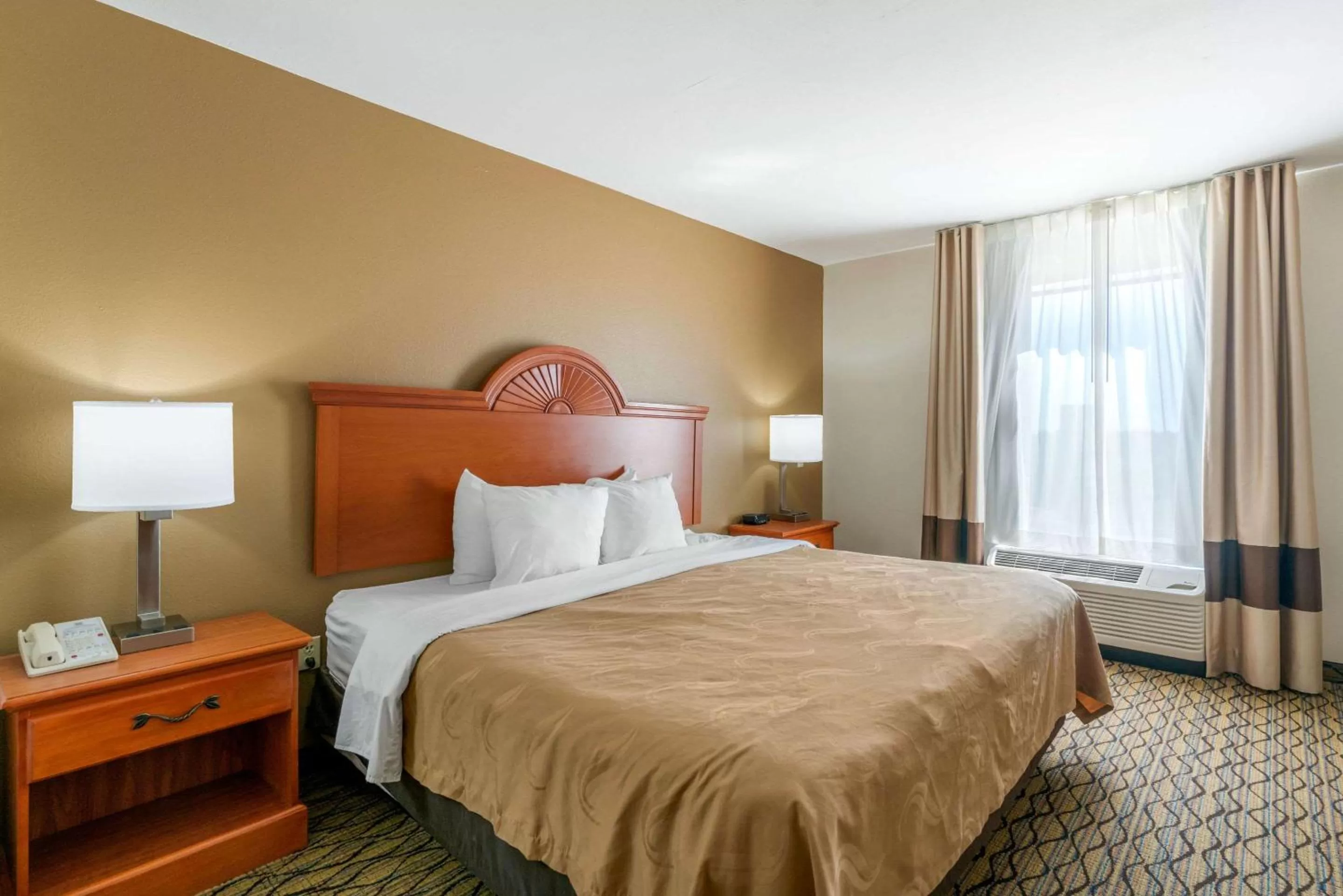 Photo of the whole room, Bed in Quality Inn & Suites - Jefferson City