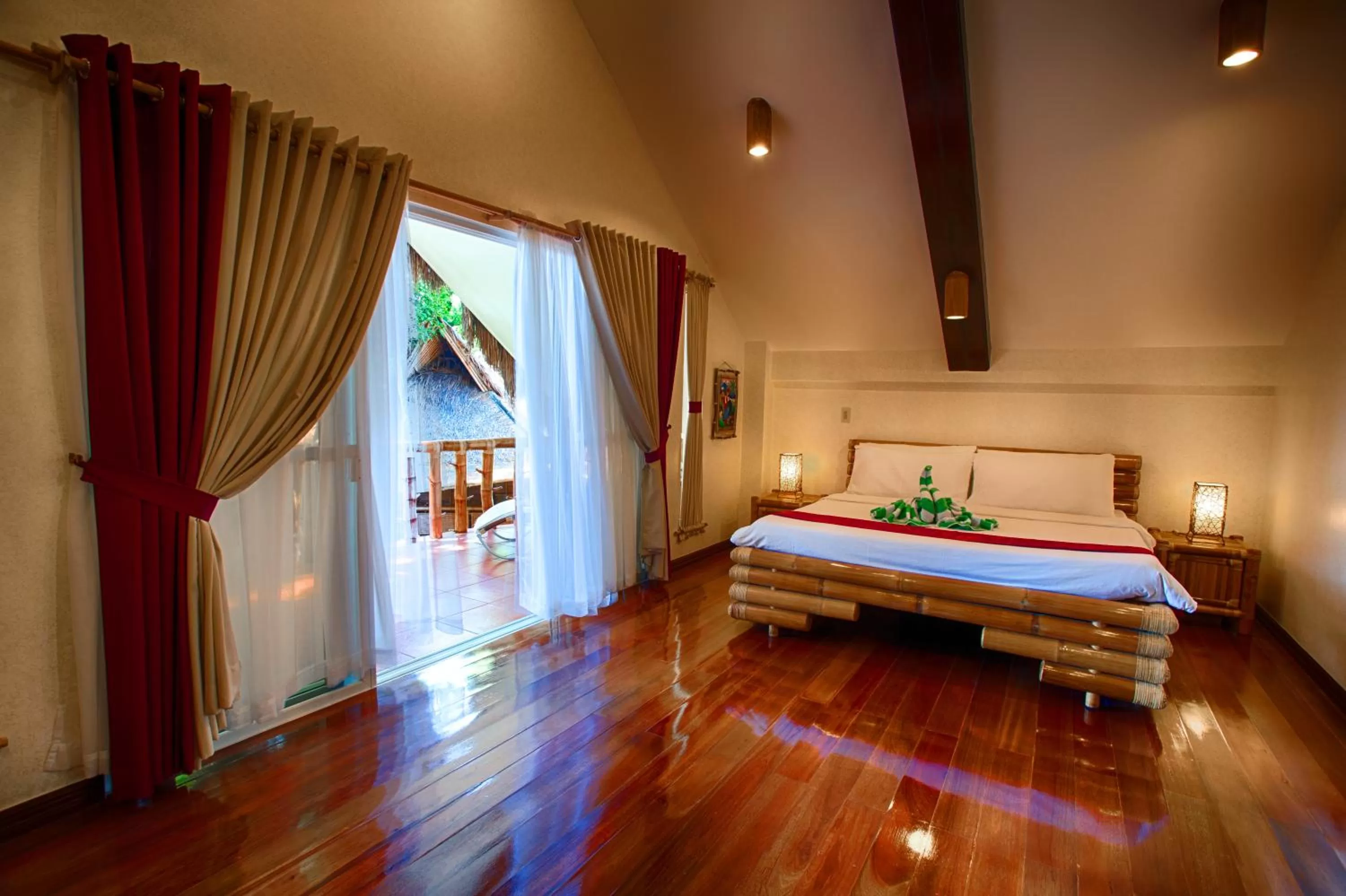 Bedroom, Bed in Pura Vida Beach & Dive Resort