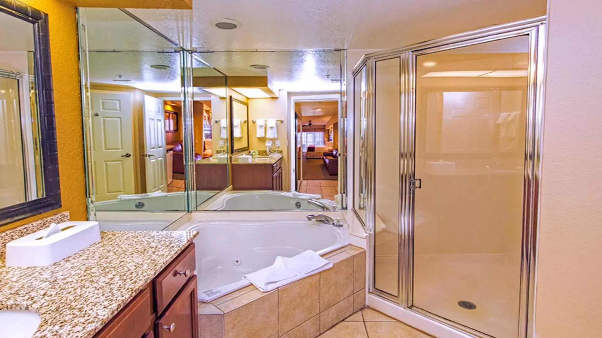 STUNNING CONDO NEAR UNIVERSAL STUDIOS