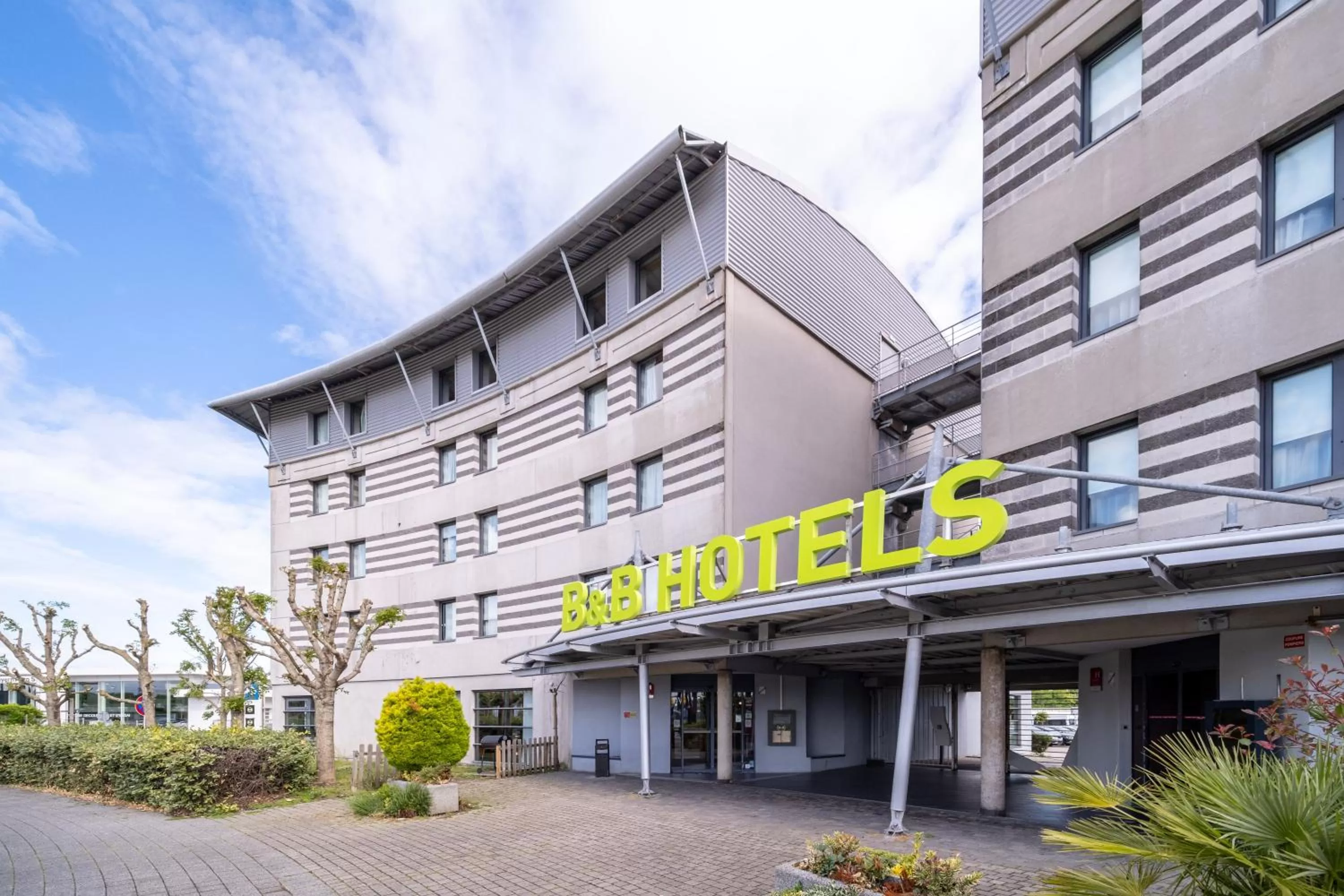 Property building in B&B HOTEL Calais Terminal Cité Europe 3 étoiles