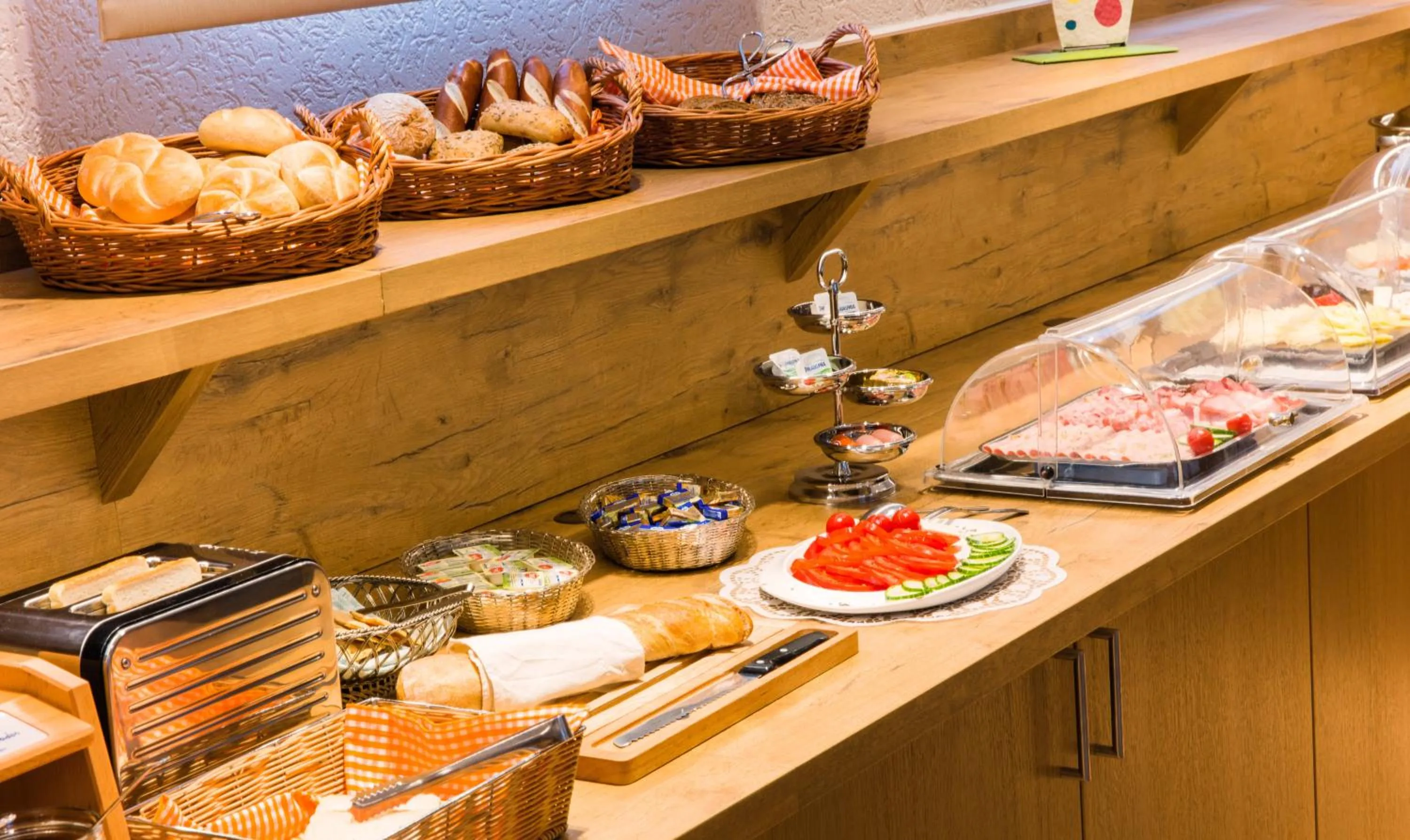 Food and drinks in Ambient Hotel am Europakanal