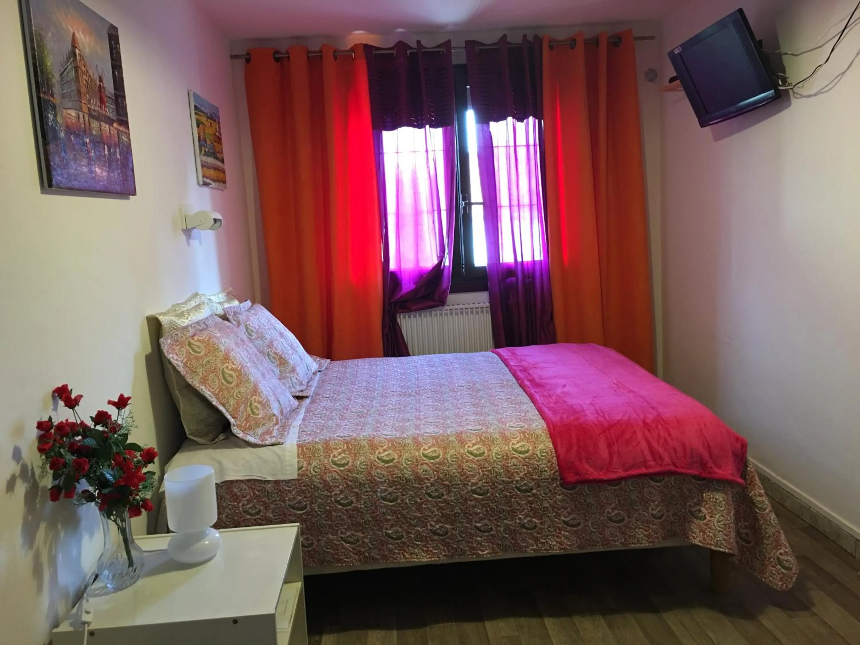 Bed in Hotel Paris Star