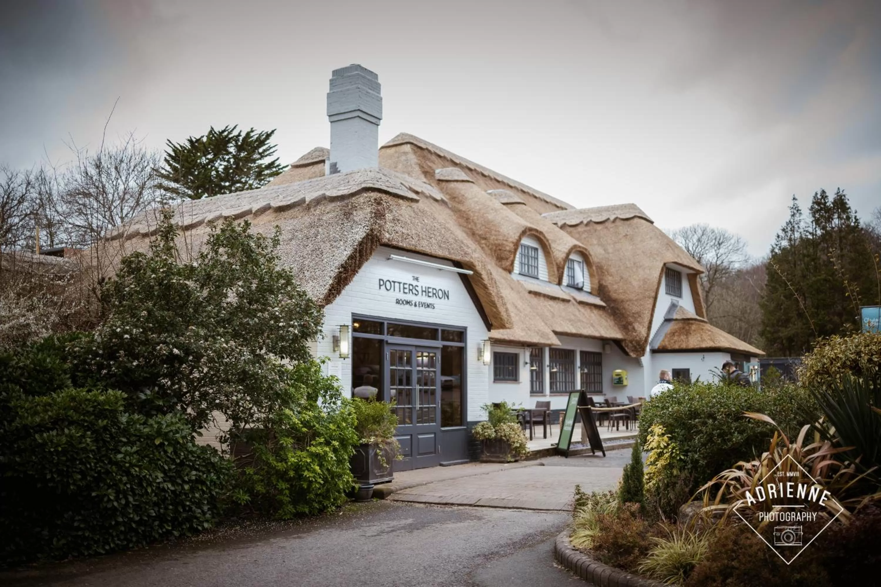 The Potters Heron - A Heartwood Inn