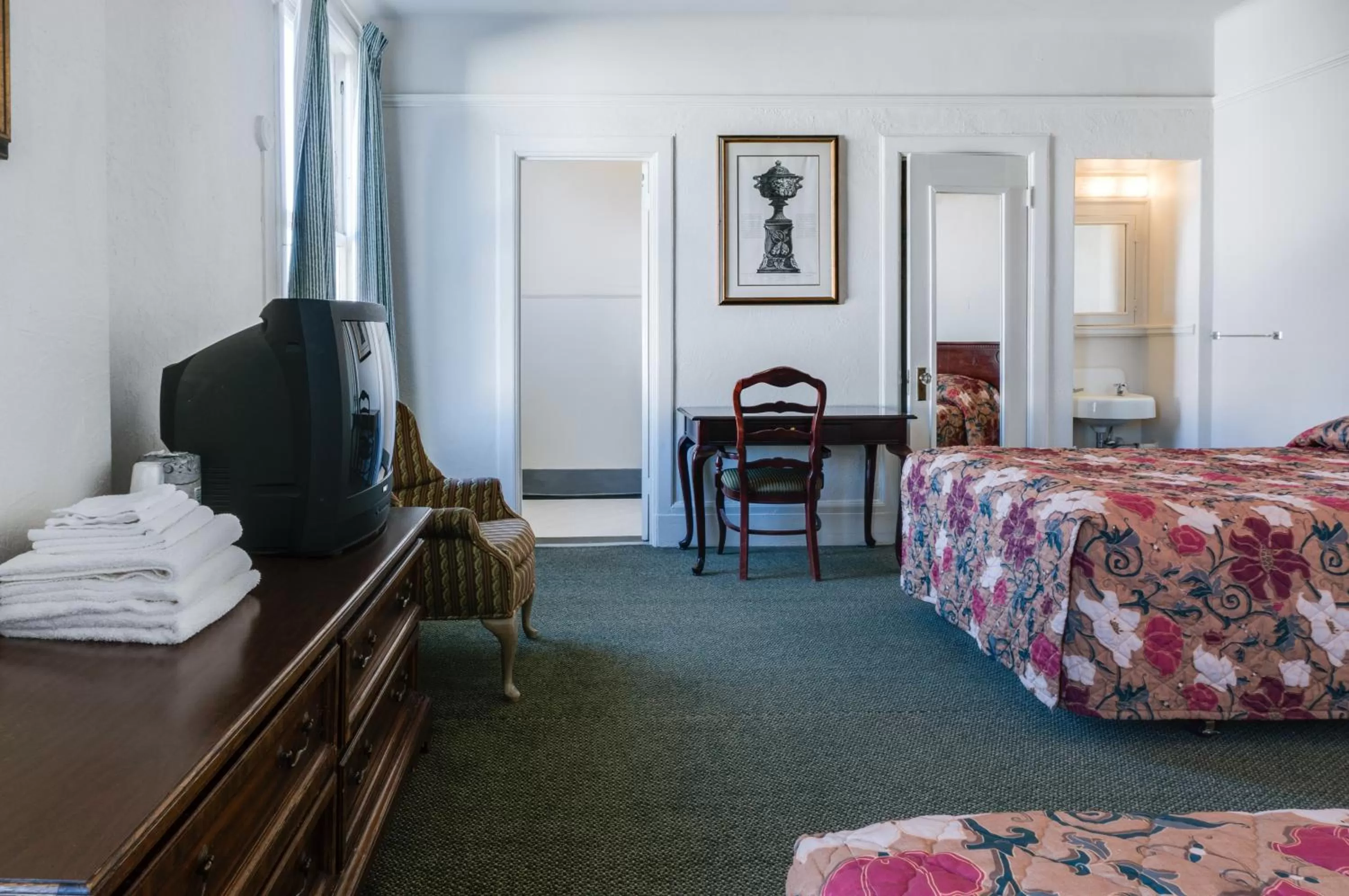 Photo of the whole room, Bed in Aida Plaza Hotel