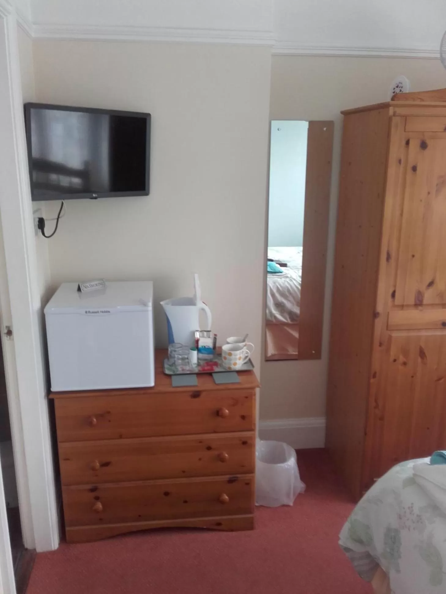 TV and multimedia, Bed in Clumber House Hotel