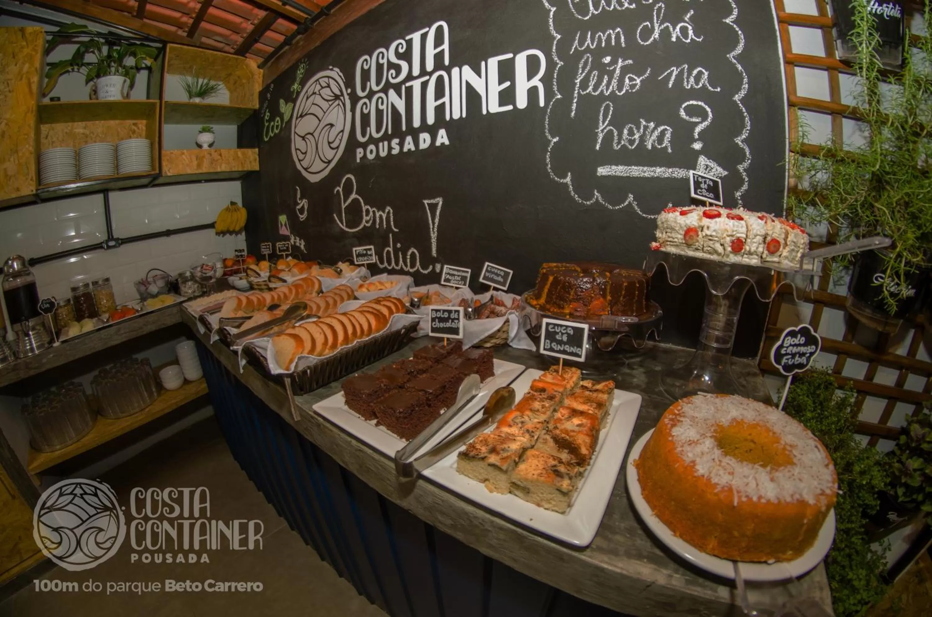 Food and drinks in Pousada Costa Container