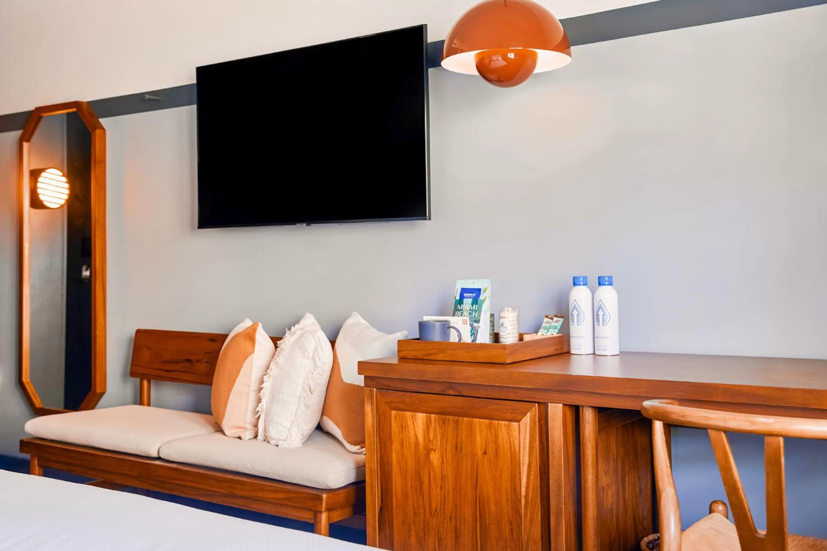 Bedroom, TV/Entertainment Center in KAYAK Miami Beach