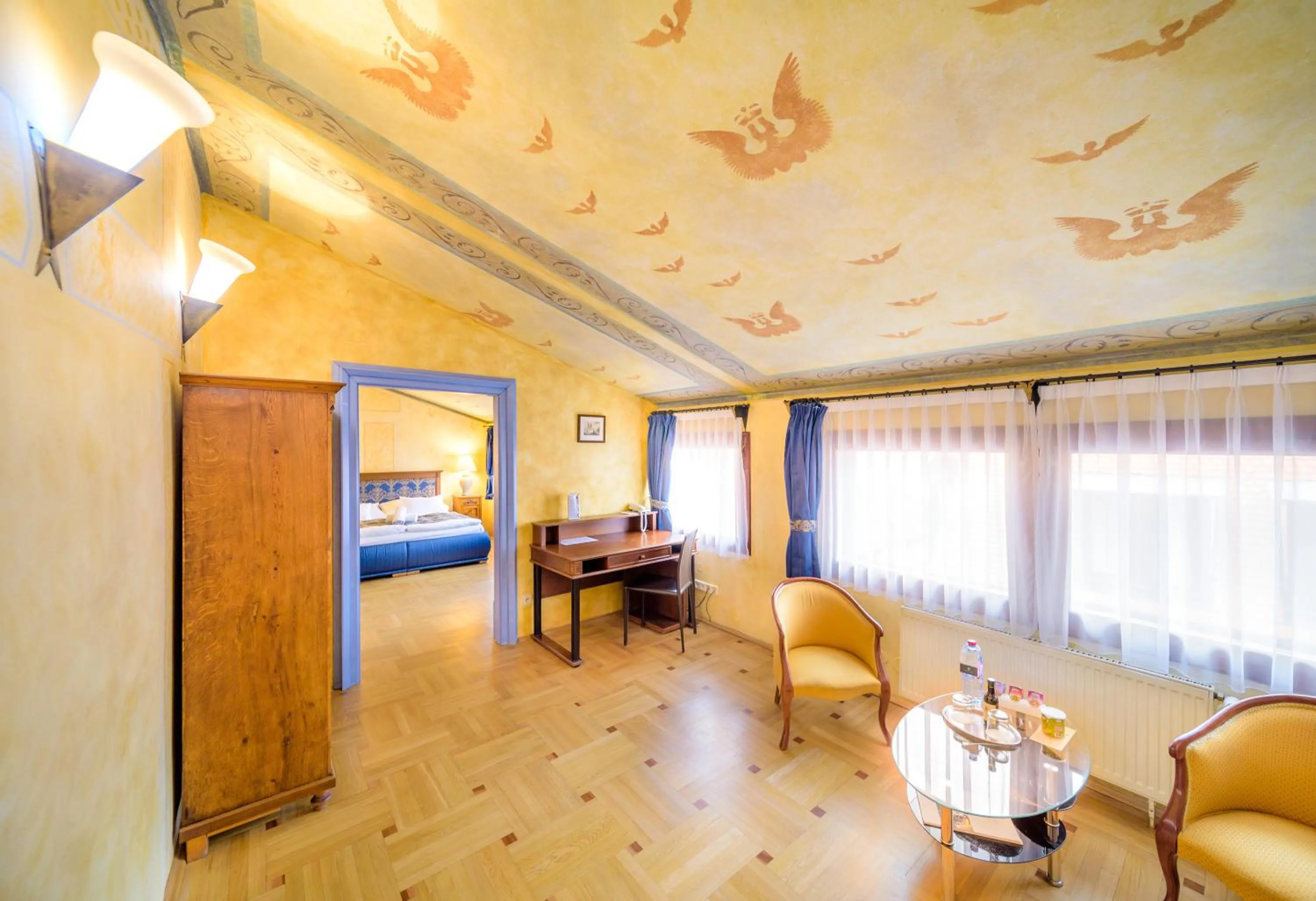 Living room, Bed in Hotel Elite Prague