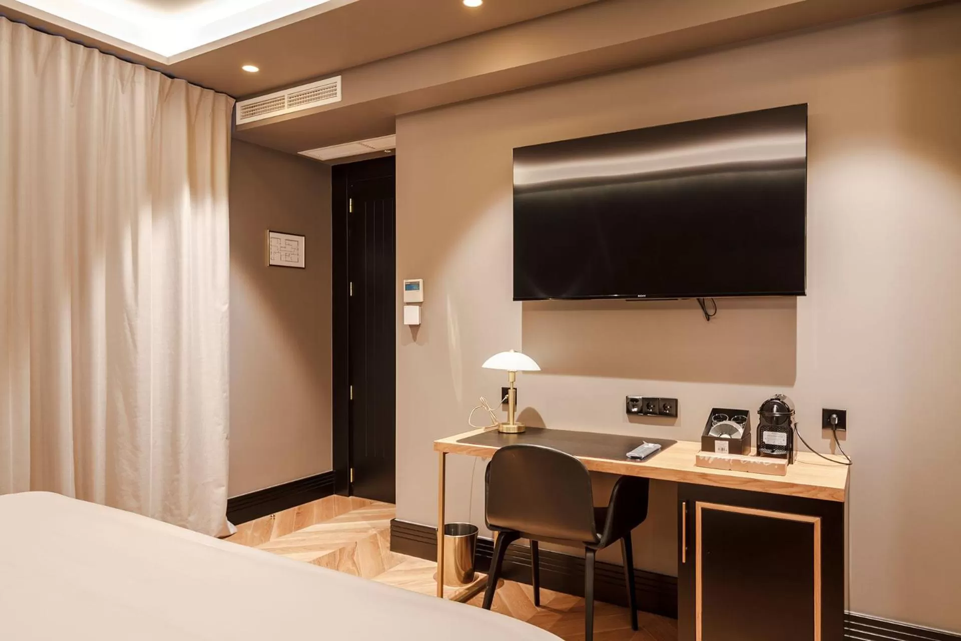 Coffee/tea facilities, TV/Entertainment Center in IBIZA ROOMs