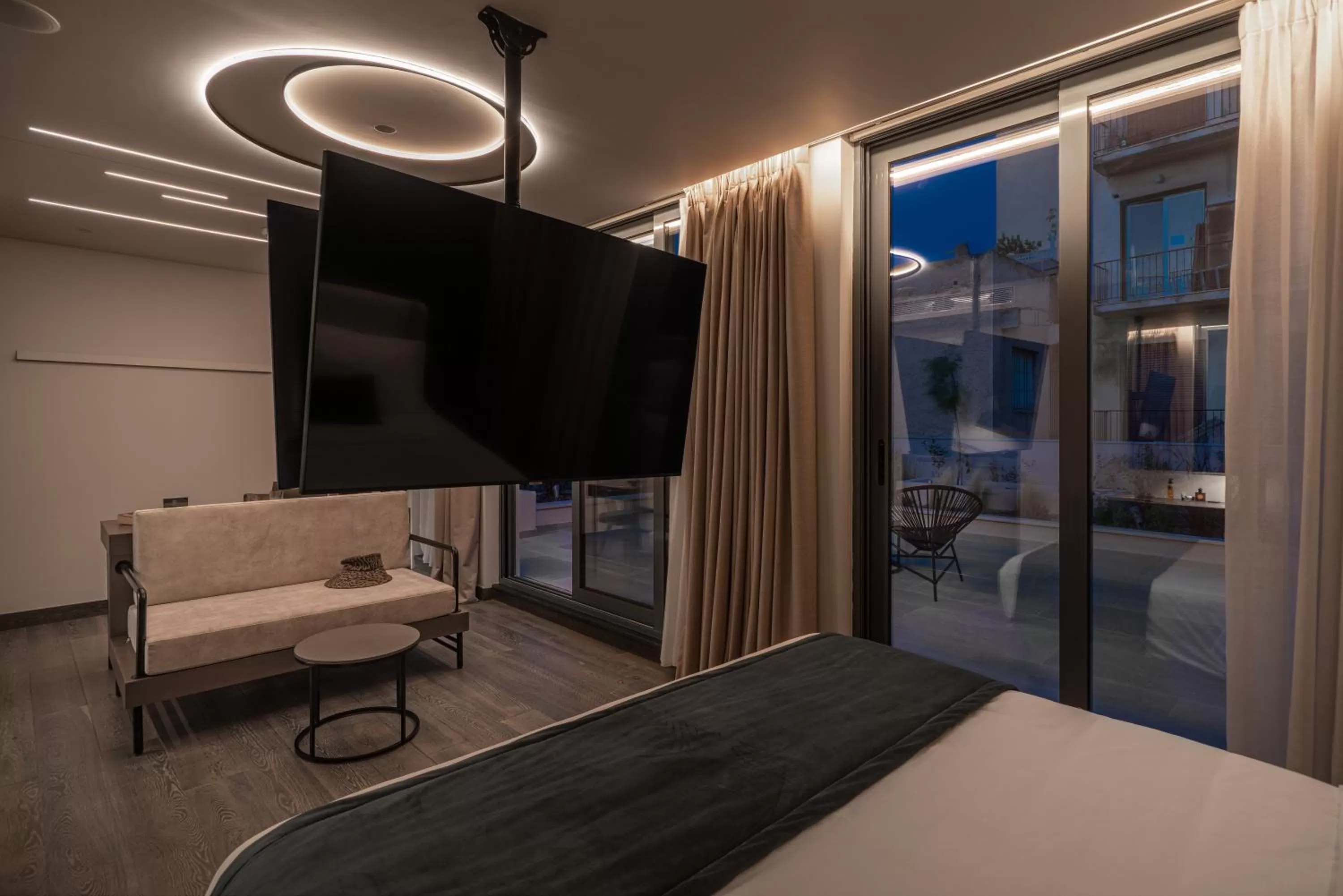 TV and multimedia, Bed in Hellenic Vibes Smart Hotel