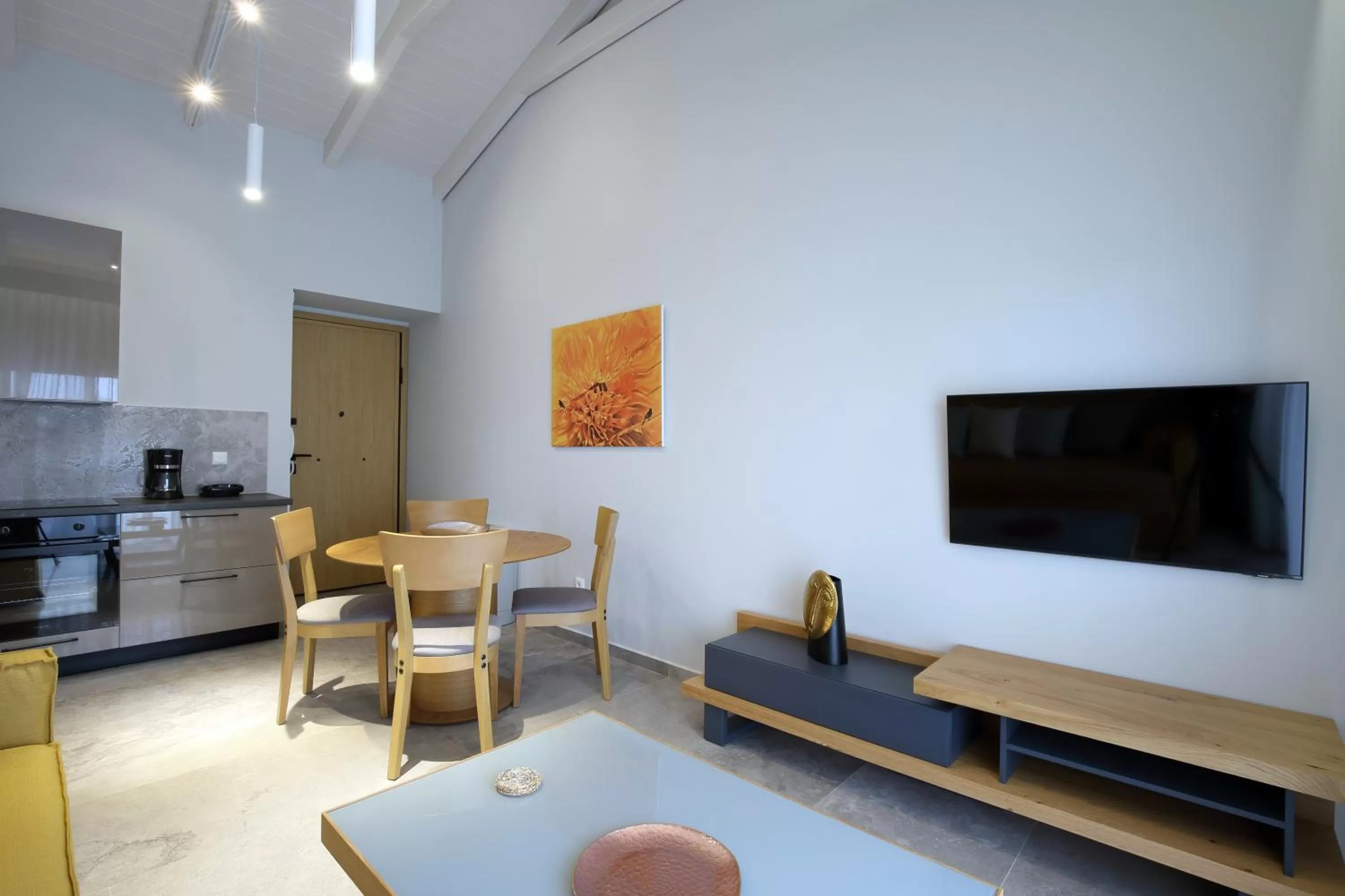 TV and multimedia in Carabella Residence