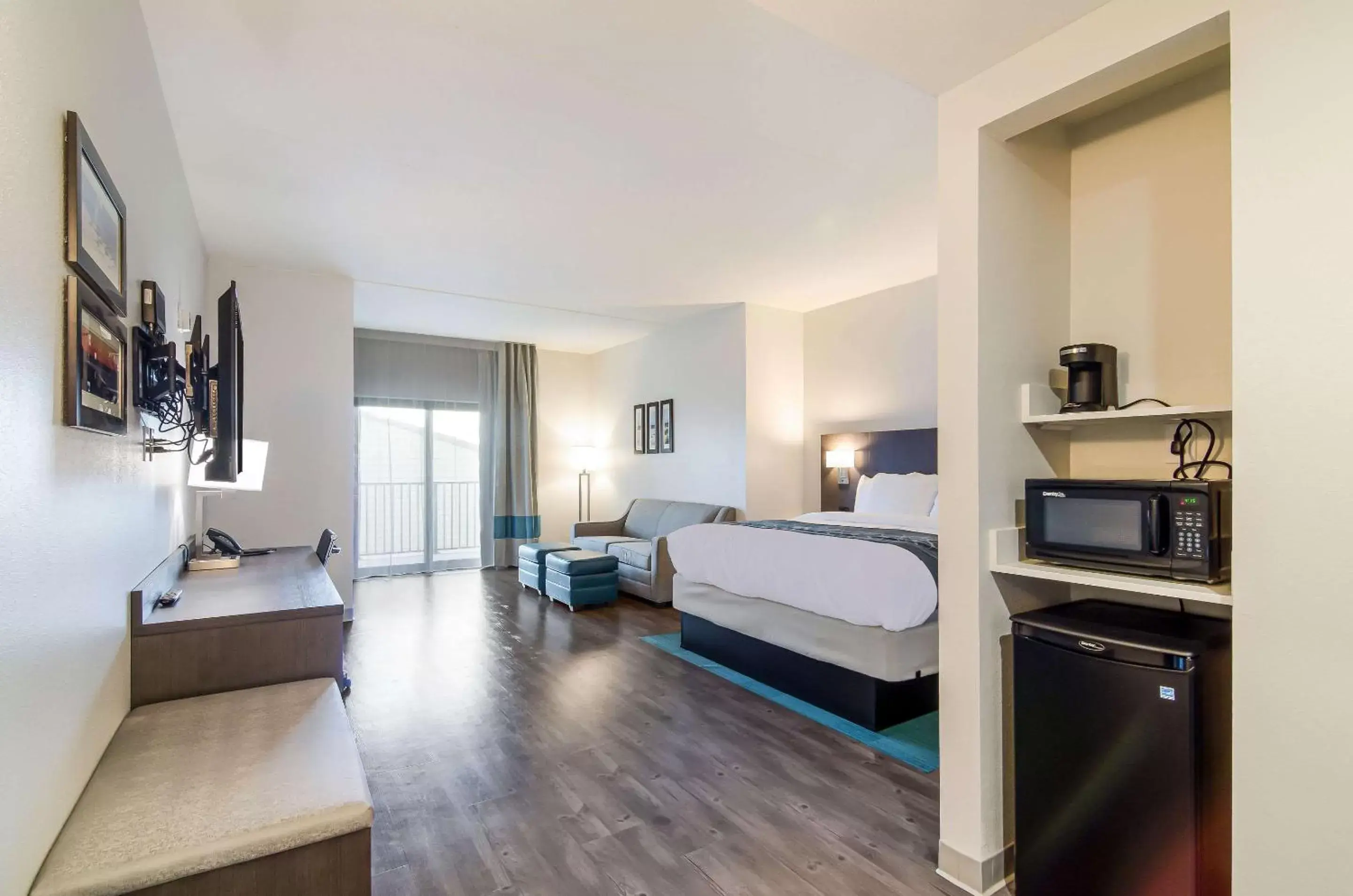 King Suite with Balcony - Accessible/Non-Smoking in Comfort Inn & Suites Gulf Shores East Beach near Gulf State Park King Suite with Balcony - Accessible/Non-Smoking in Comfort Inn & Suites Gulf Shores East Beach near Gulf State Park