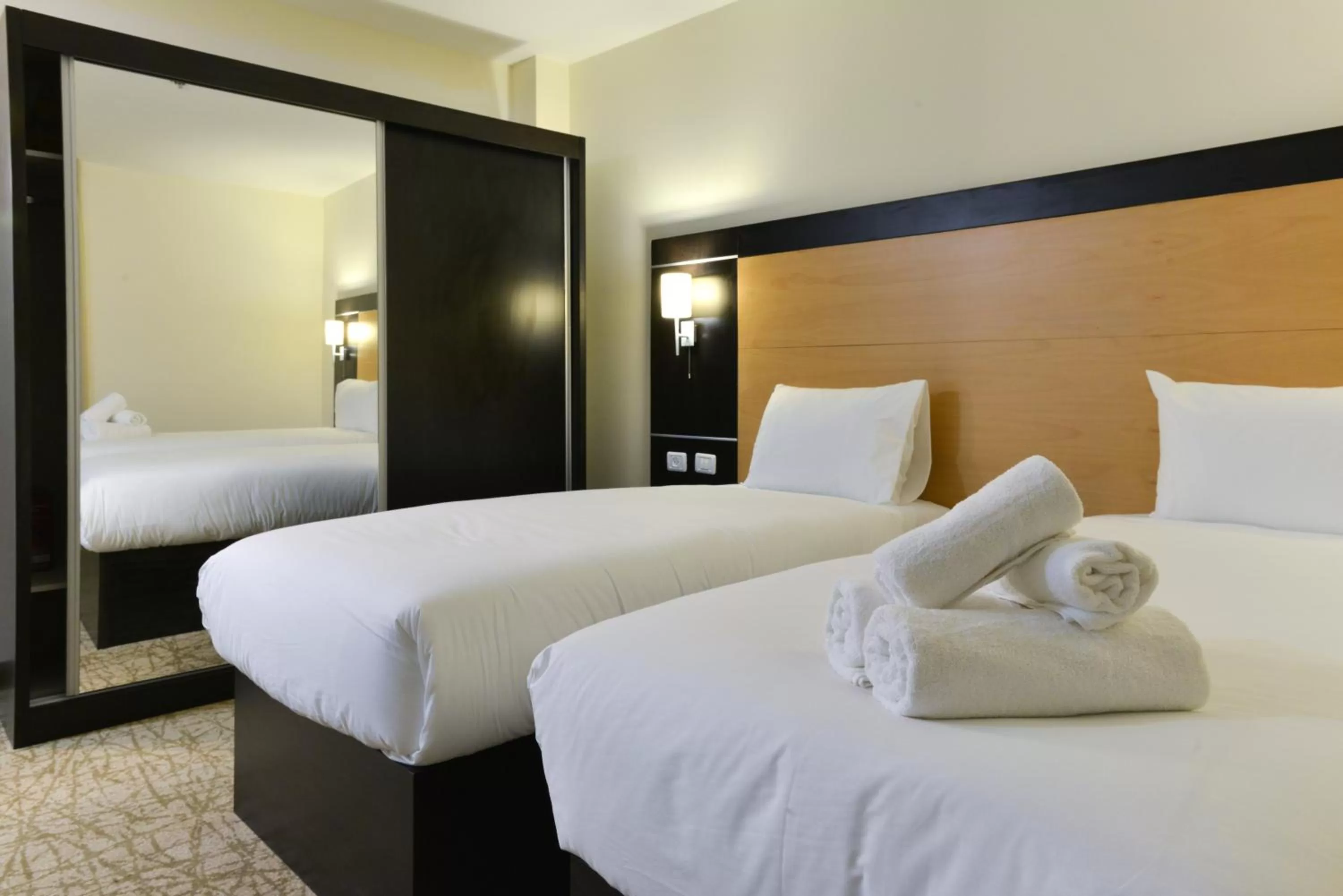 Bedroom, Bed in New Capitol Hotel - Jerusalem