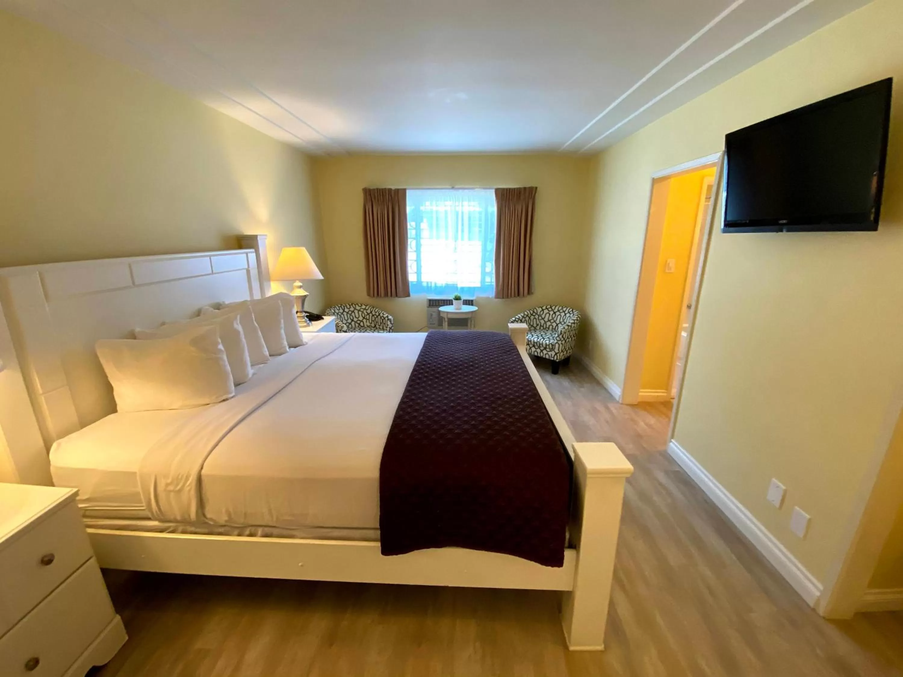 Bed in Hollywood Celebrity Hotel