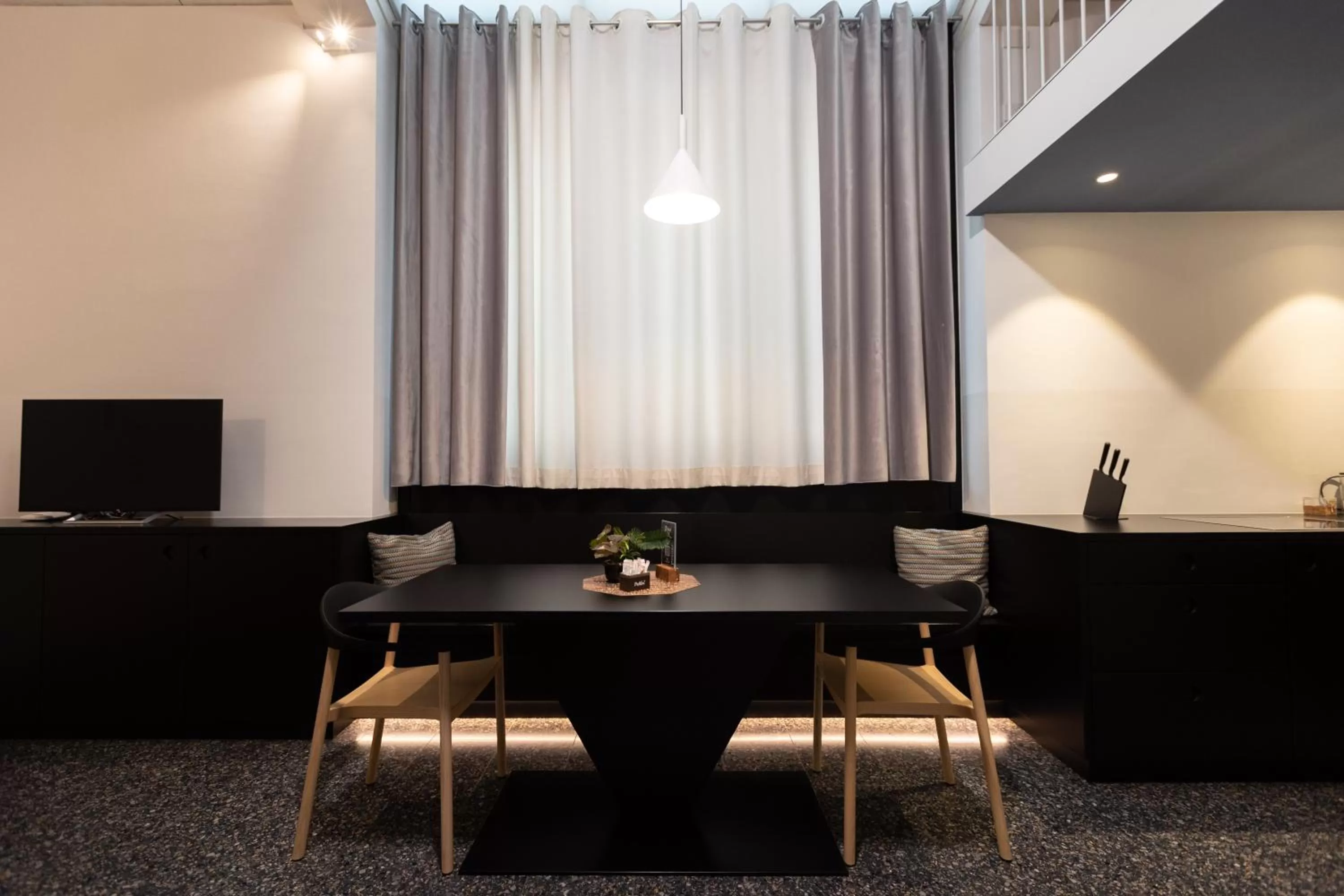 hair dresser in Pepper Suite