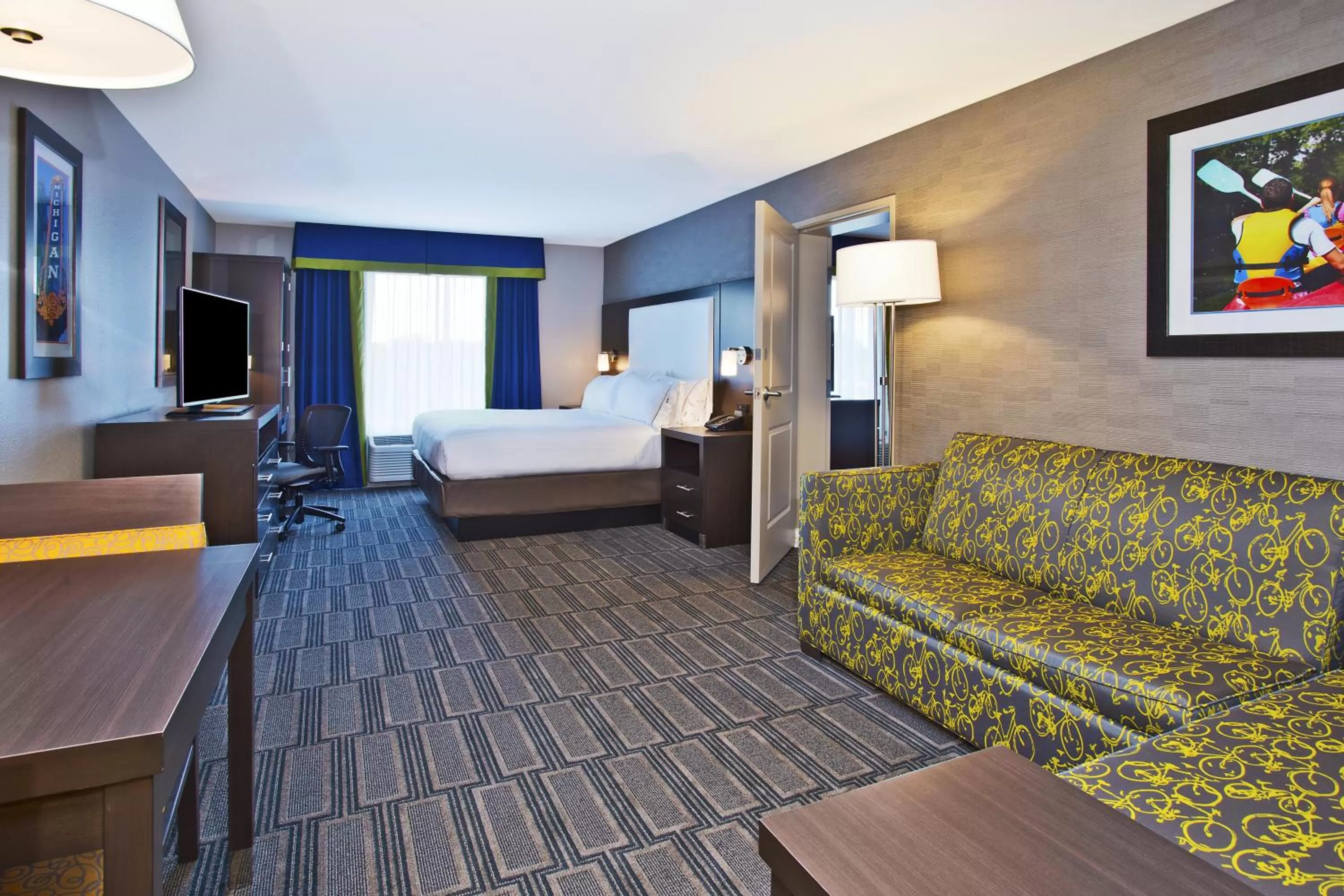 Photo of the whole room, Bed in Holiday Inn Express Hotel & Suites Ann Arbor West by IHG