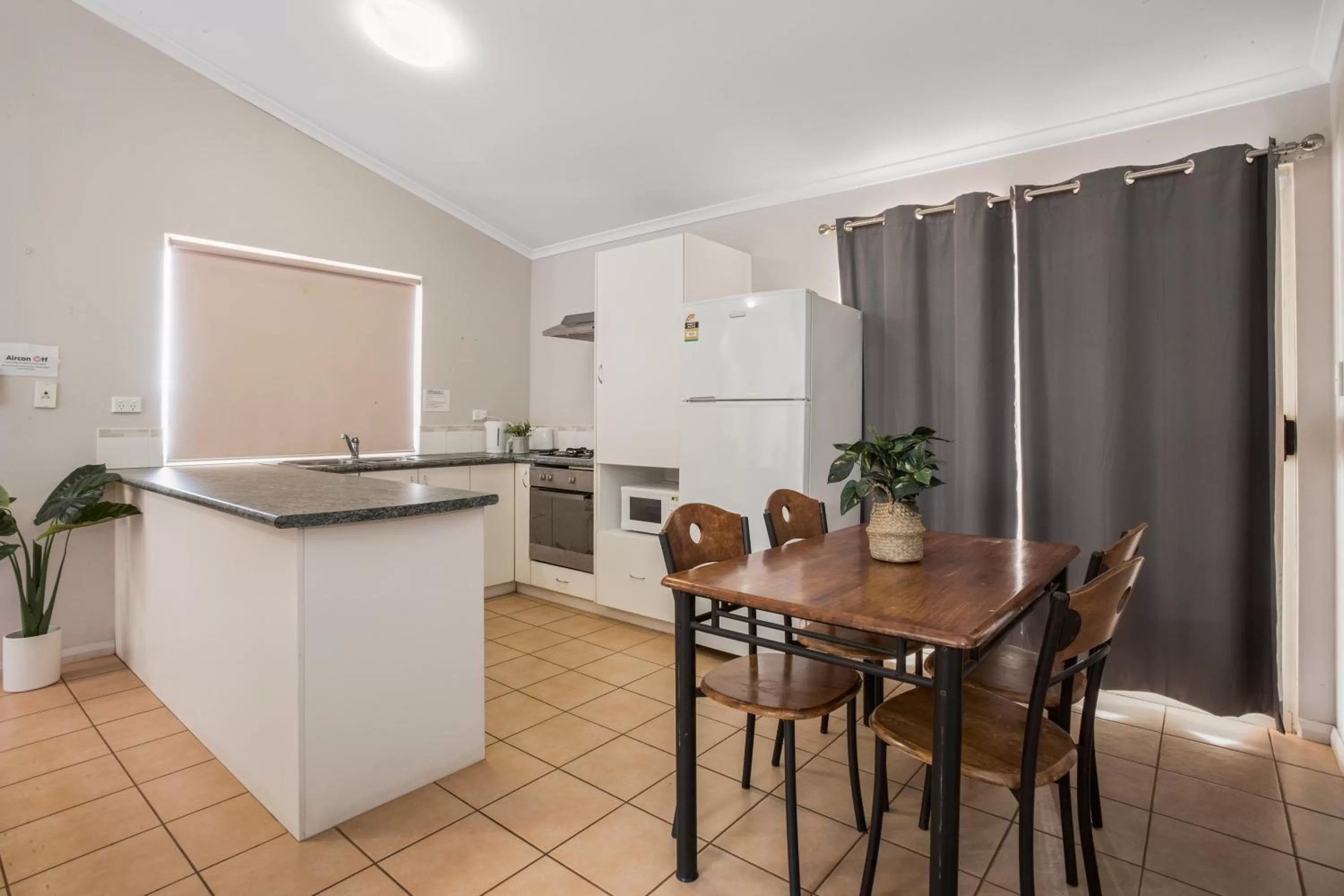 Kitchen or kitchenette in AAOK Karratha Caravan Park