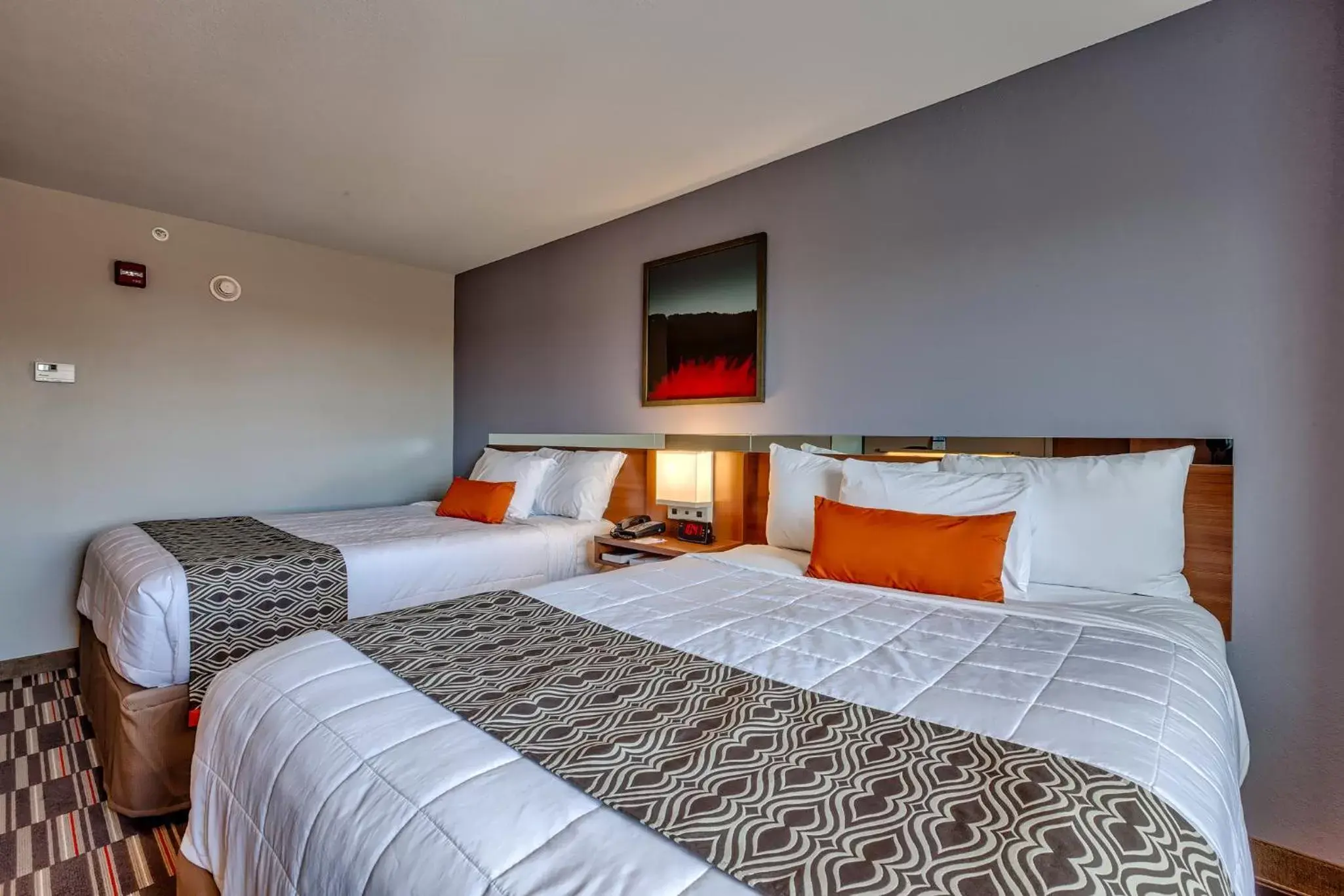 Queen Room with Two Queen Beds in Microtel Inn & Suites by Wyndham Niagara Falls Queen Room with Two Queen Beds in Microtel Inn & Suites by Wyndham Niagara Falls