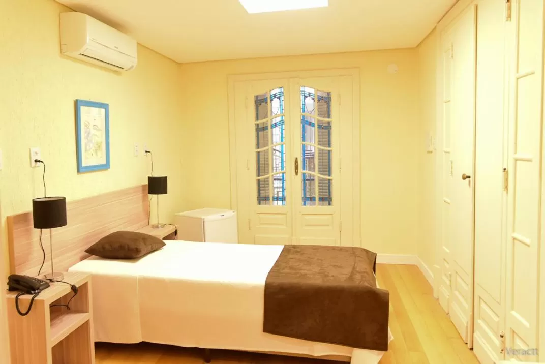 Photo of the whole room in Hotel Praça da Matriz