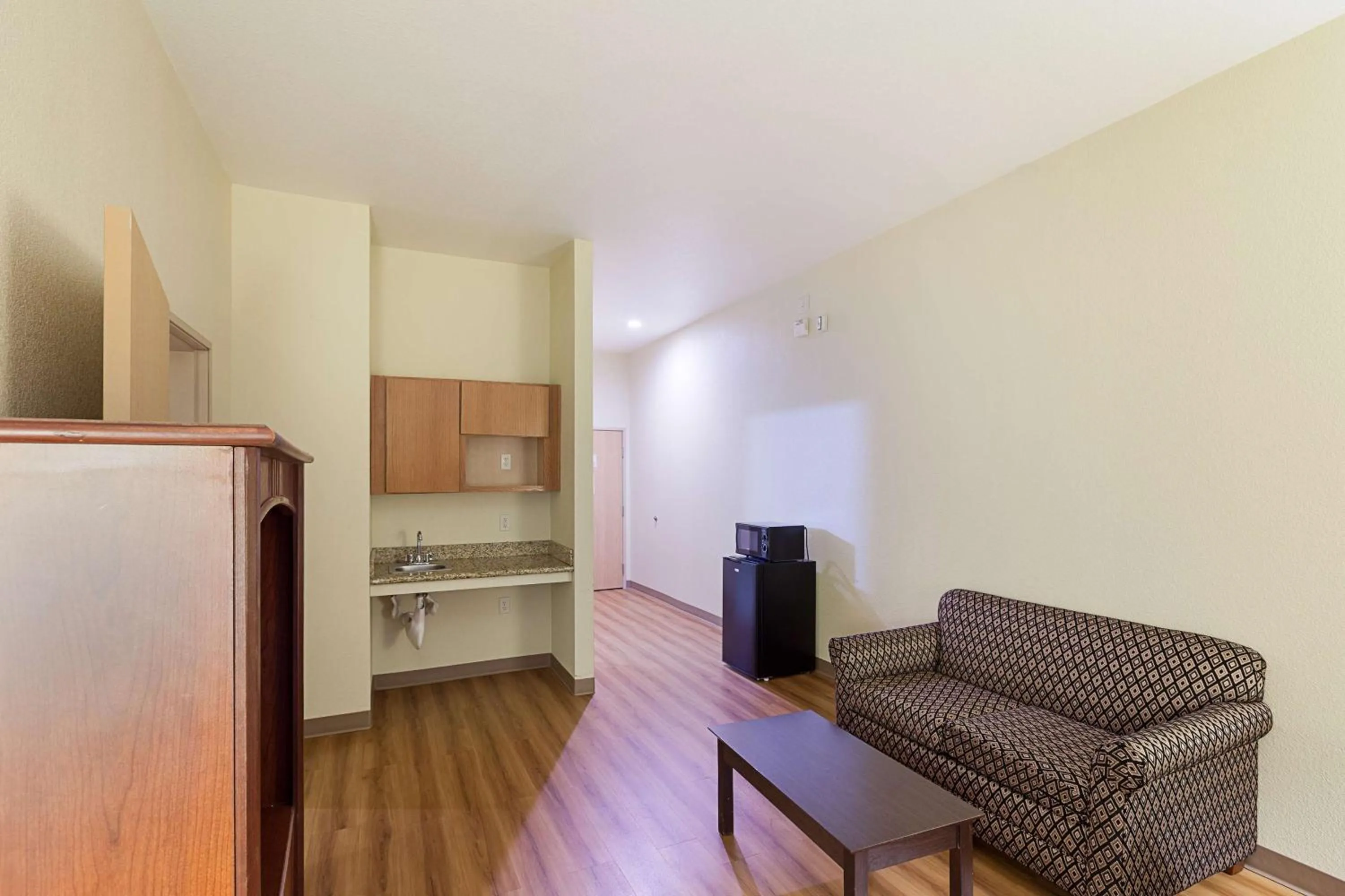 Photo of the whole room in Motel 6-Fort Worth, TX