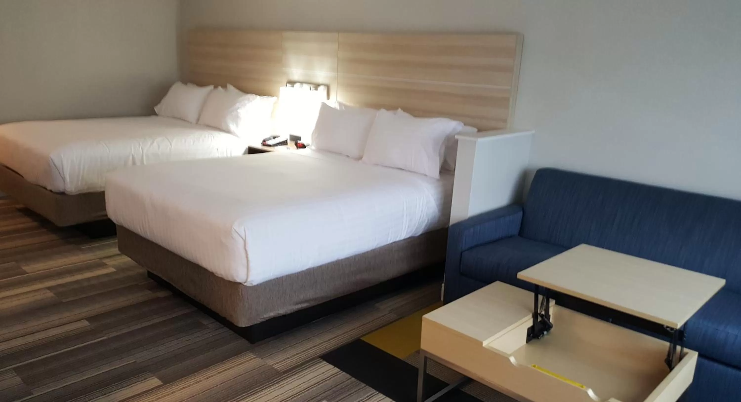 Queen Suite with Two Queen Beds in Holiday Inn Express & Suites Toledo West by IHG