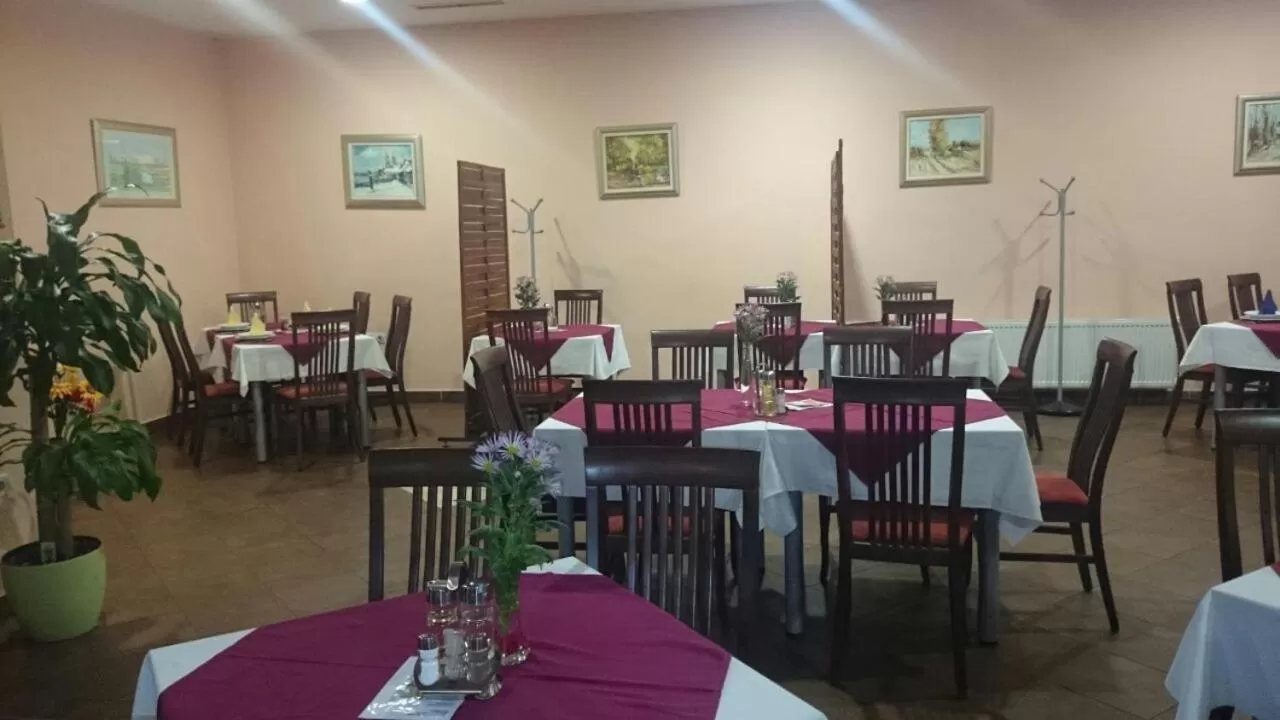 Restaurant/Places to Eat in Lugarnica