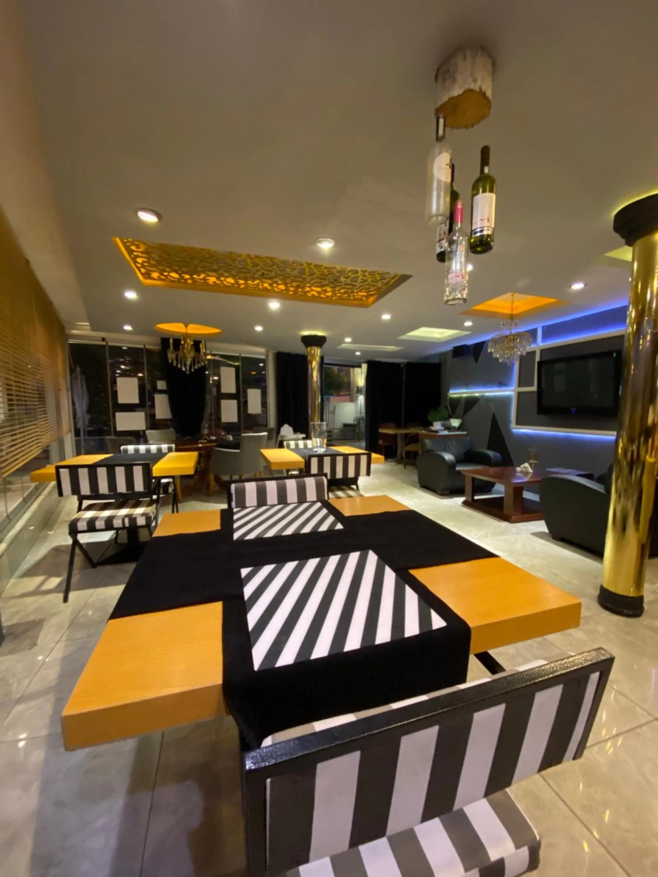 Restaurant/places to eat in Golden Gate Hotel Topkapı