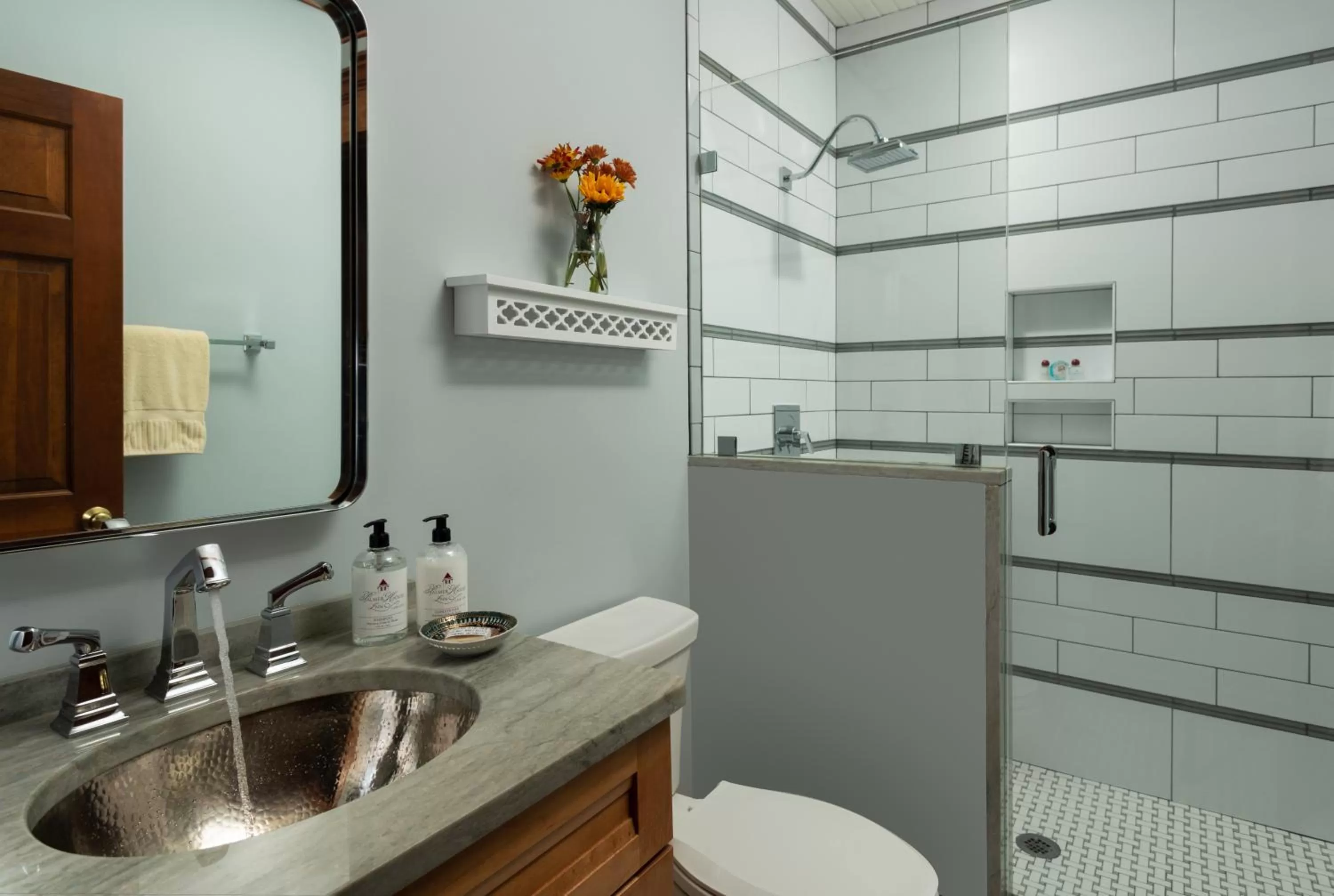 Shower in Palmer House Inn